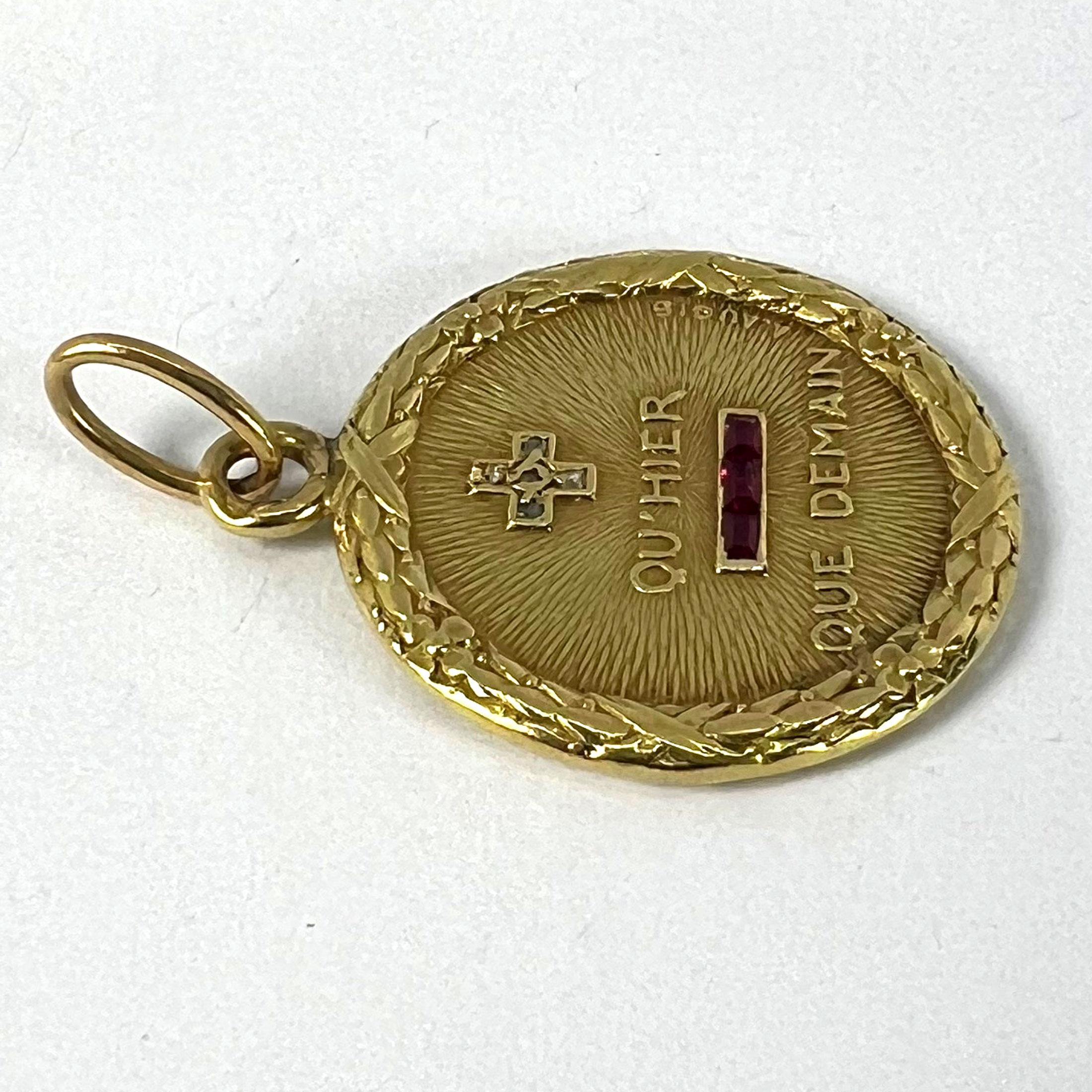 Augis French Plus Hier - Pendentif à breloques en or jaune 18 carats avec rubis et diamants en vente 11