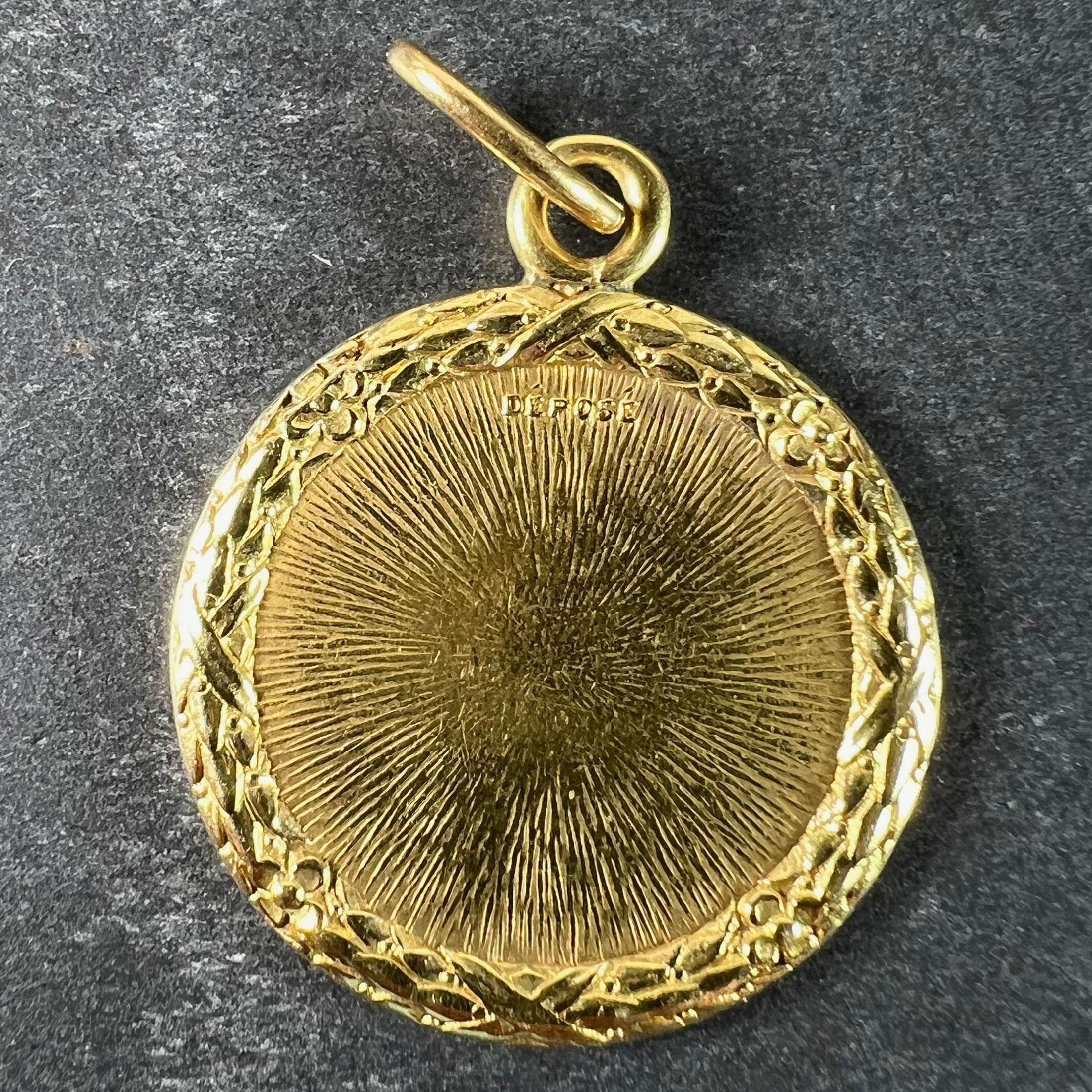 Taille baguette Augis French Plus Hier - Pendentif à breloques en or jaune 18 carats avec rubis et diamants en vente