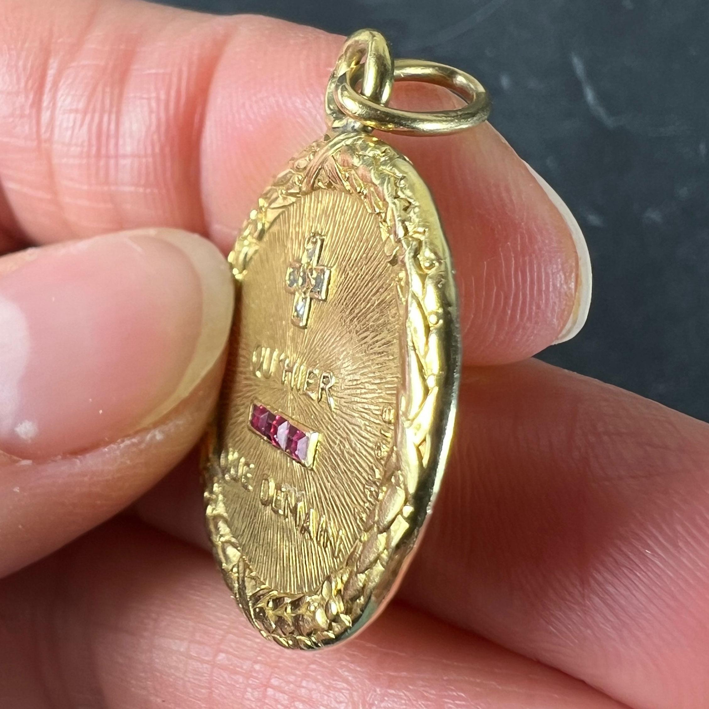 Augis French Plus Hier - Pendentif à breloques en or jaune 18 carats avec rubis et diamants en vente 2