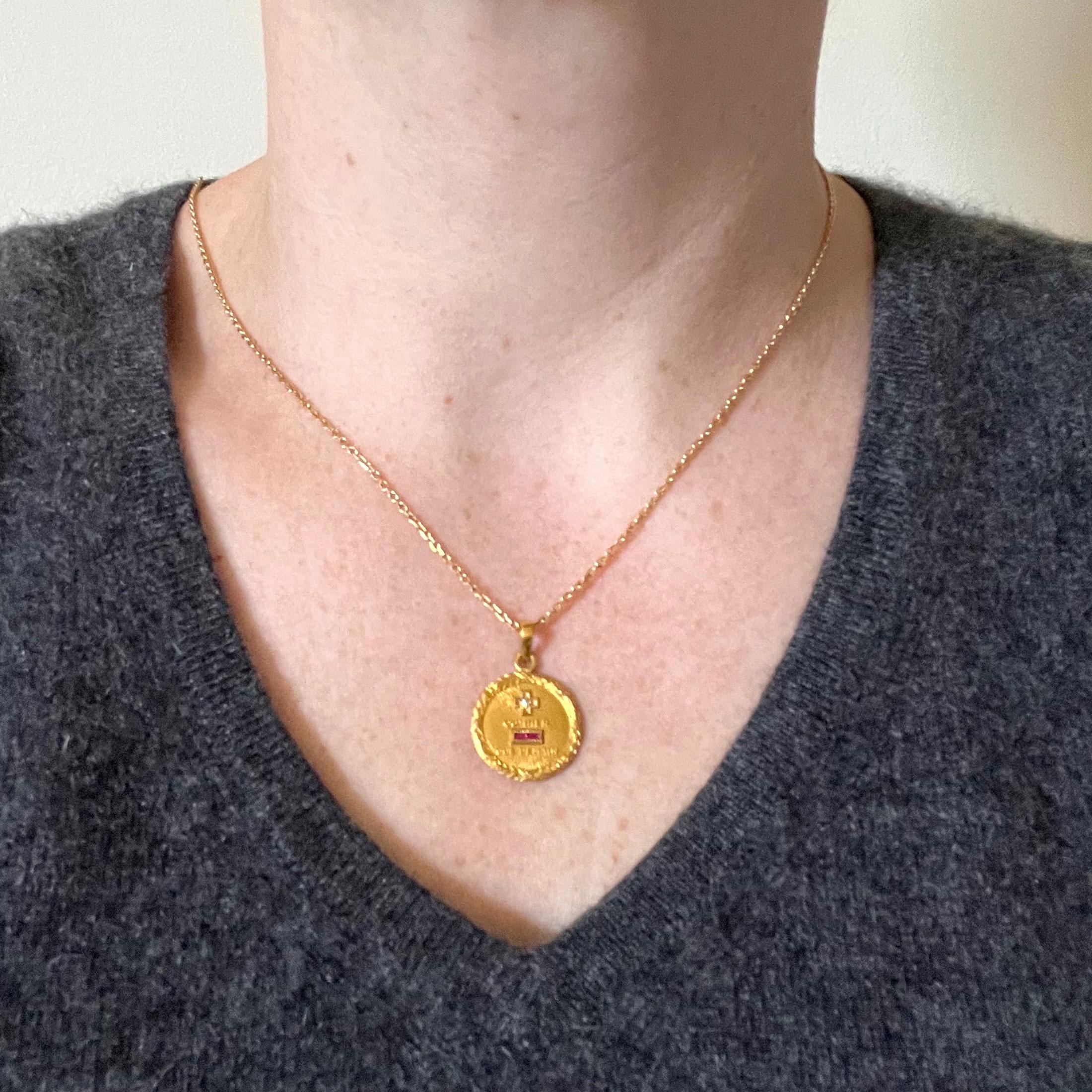 Augis French Plus Qu'Hier Rubis Diamant Or Jaune 18K Pendentif Love Charm Bon état - En vente à London, GB