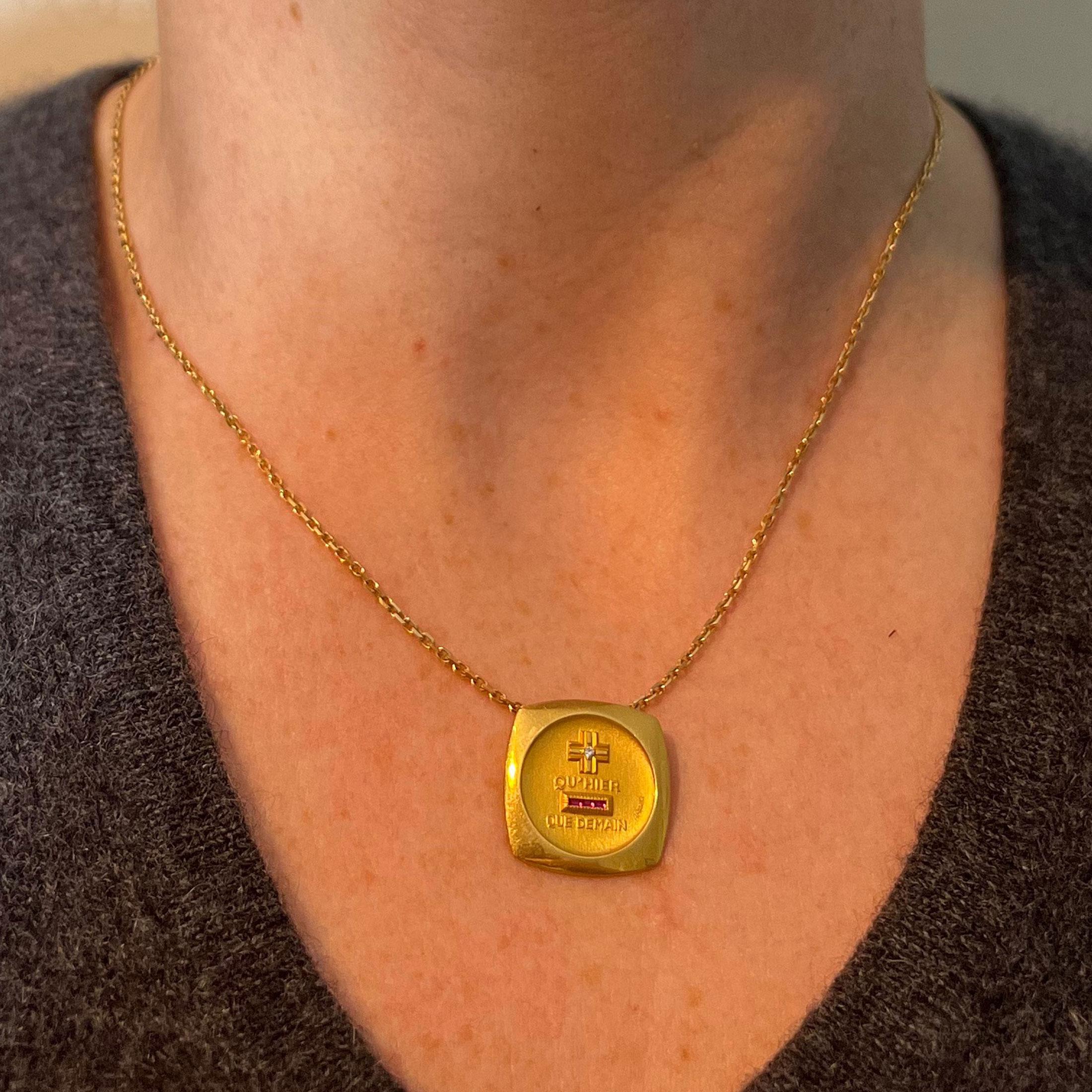 Augis French Plus Qu'Hier Colgante de oro amarillo de 18 quilates con diamantes y amor en Bueno estado para la venta en London, GB