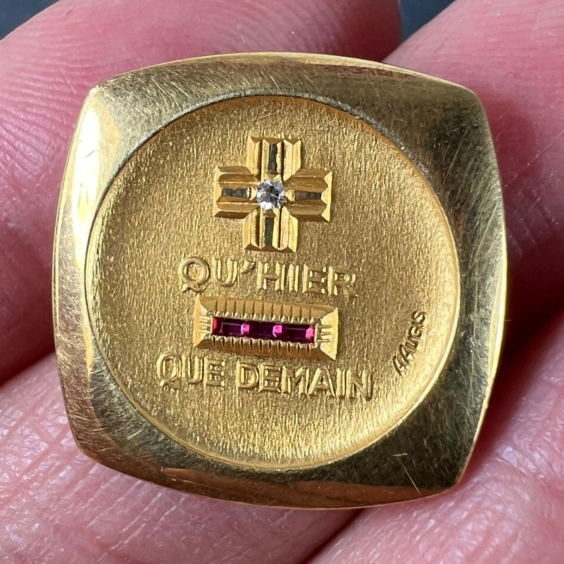 Femenino o masculino Augis French Plus Qu'Hier Colgante de oro amarillo de 18 quilates con diamantes y amor en venta