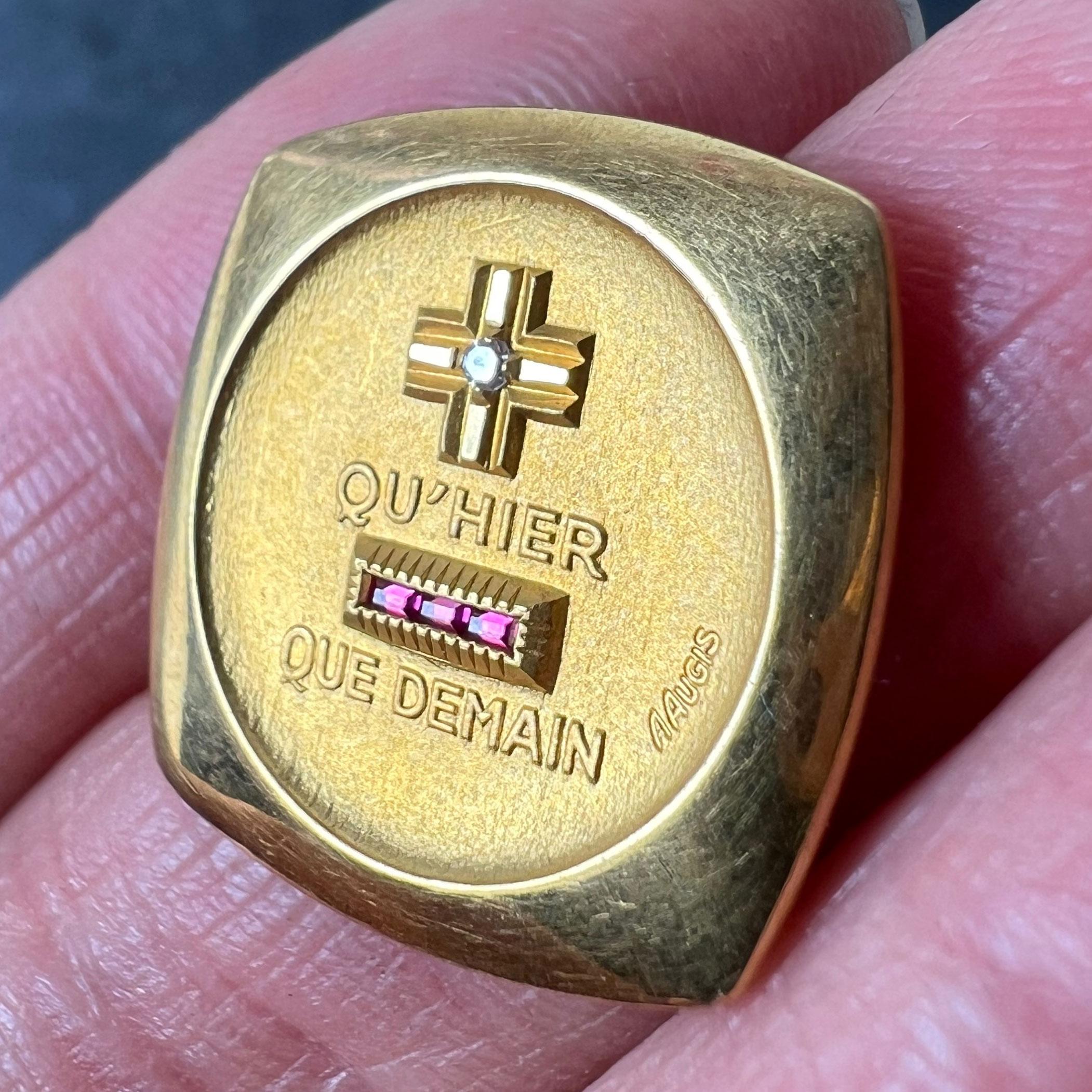 Augis French Plus Qu'Hier Colgante de oro amarillo de 18 quilates con diamantes y amor en venta 1