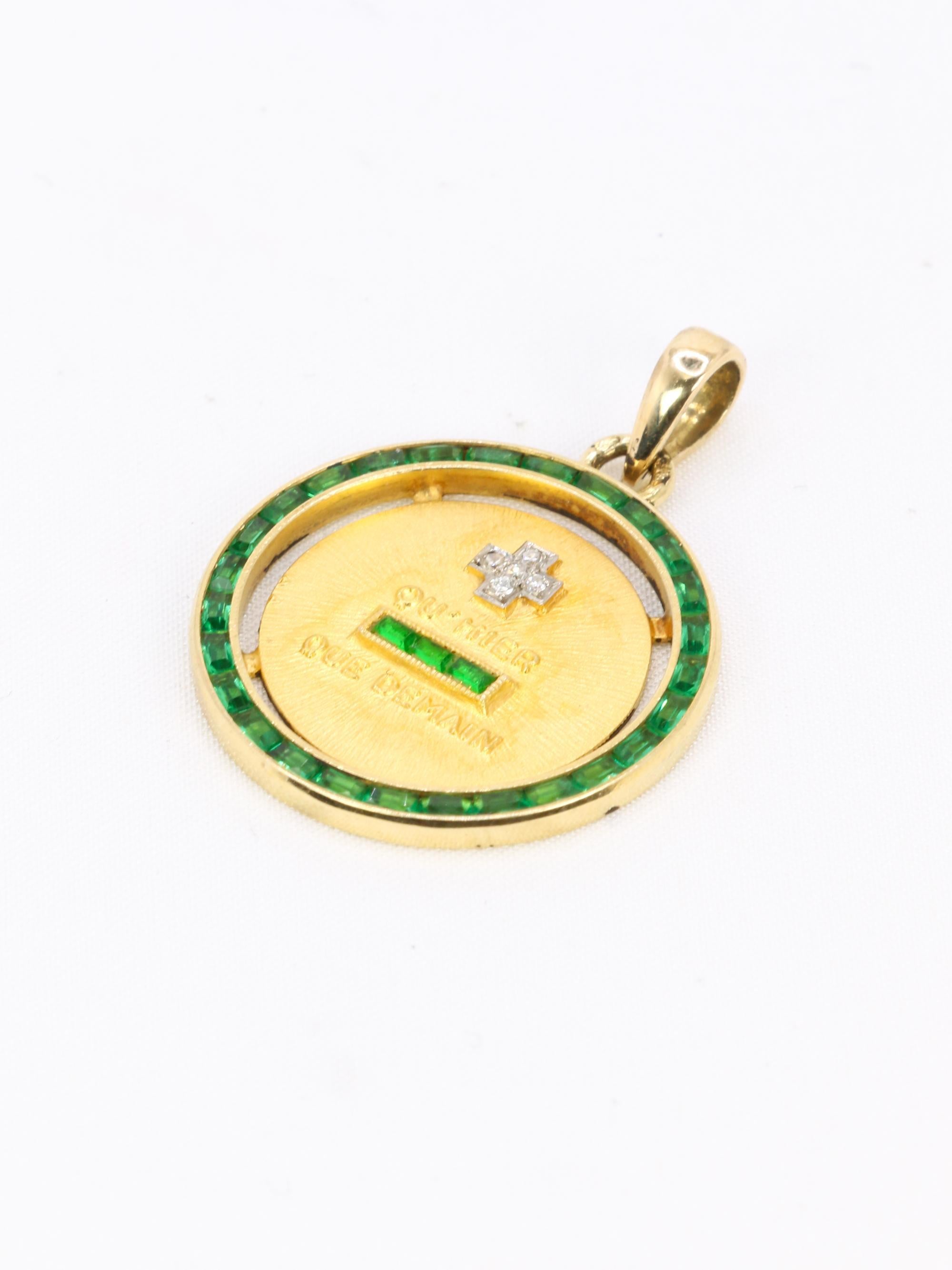 Augis Love Medal – Plus qu’hier, moins que demain – Yellow Gold with Calibrated In Good Condition For Sale In PARIS, FR