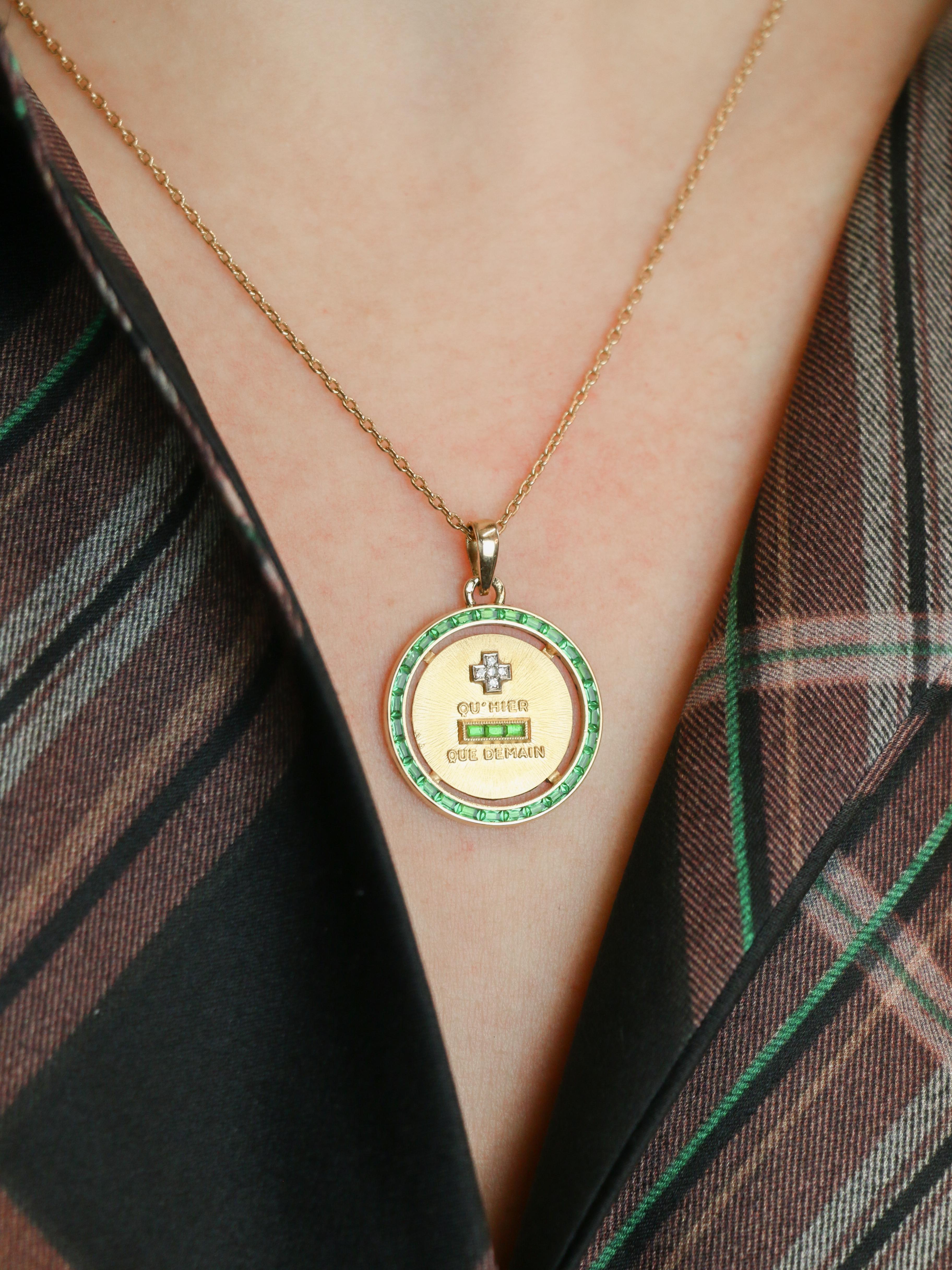 Women's or Men's Augis Love Medal – Plus qu’hier, moins que demain – Yellow Gold with Calibrated For Sale