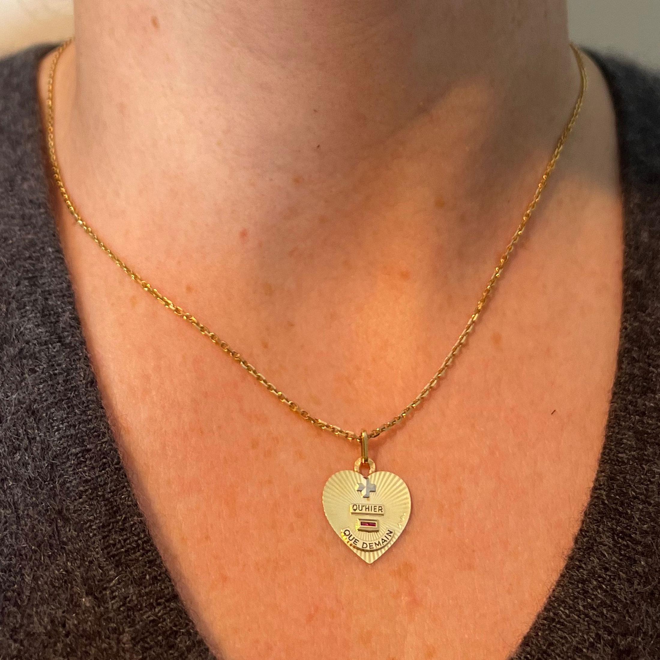 A Augis More Than Yesterday Heart Pendentif en or blanc jaune 18K Rubis Love Bon état - En vente à London, GB