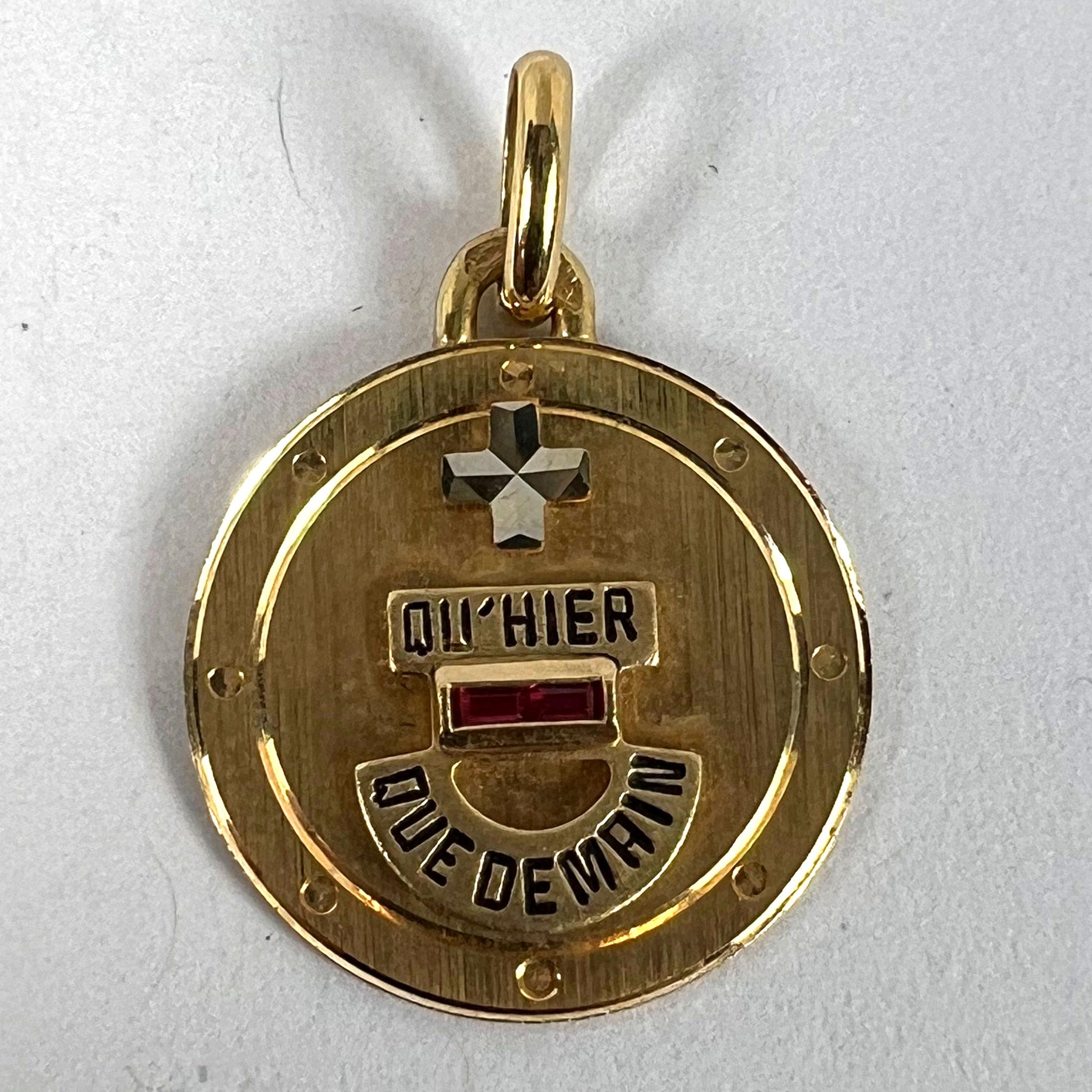 Augis Plus Qu'Hier, ciondolo d'amore in oro giallo e bianco 18 carati con smalto e rubino creato in laboratorio in vendita 6