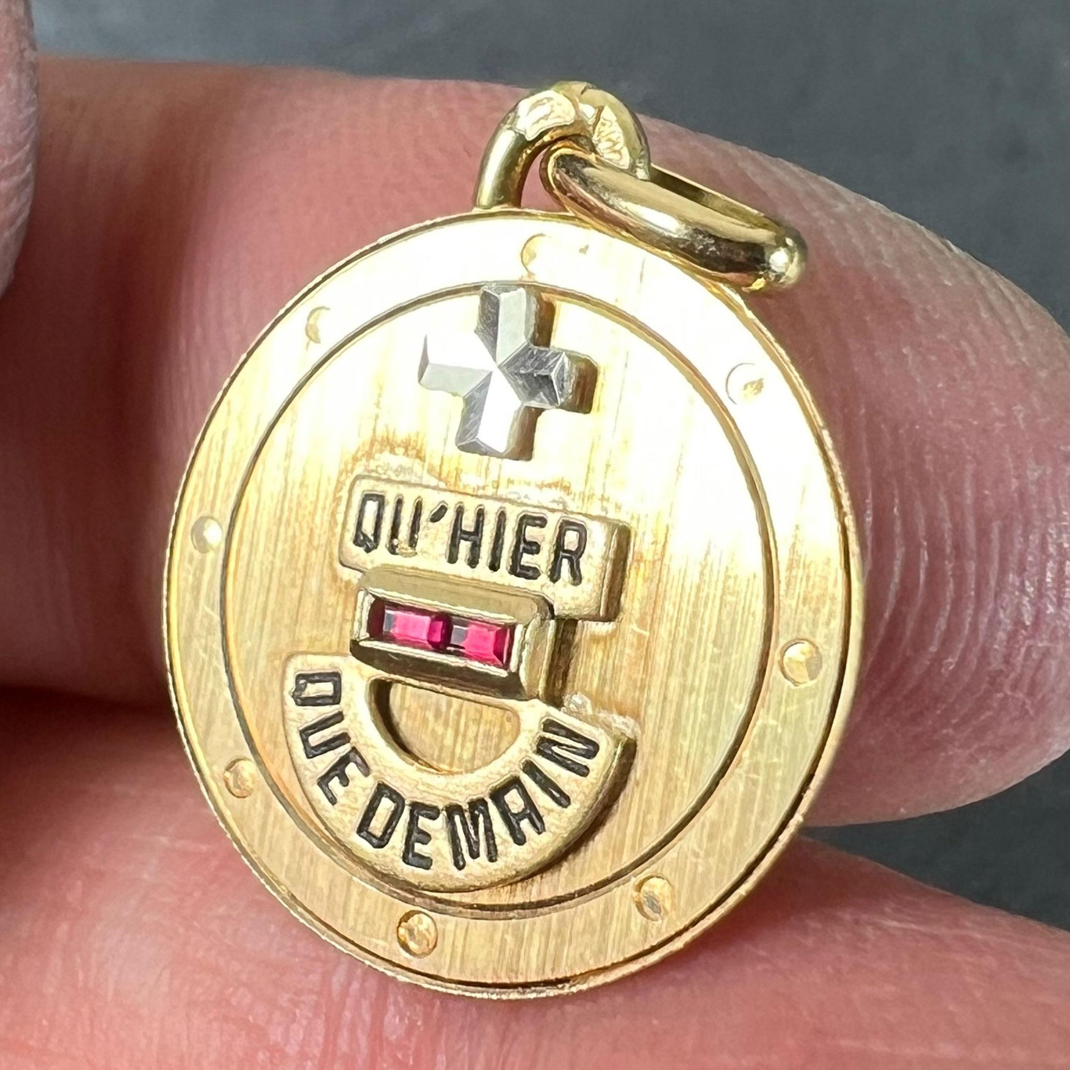 Augis Plus Qu'Hier, ciondolo d'amore in oro giallo e bianco 18 carati con smalto e rubino creato in laboratorio in vendita 1