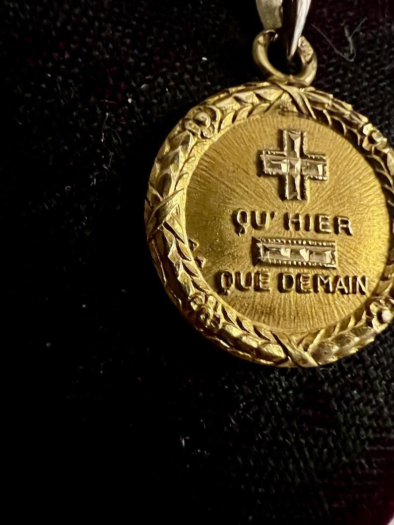 Augis Qu Hier Que Demain Love Medal Love Token 18 ct Gold In Good Condition In Mārupe, LV