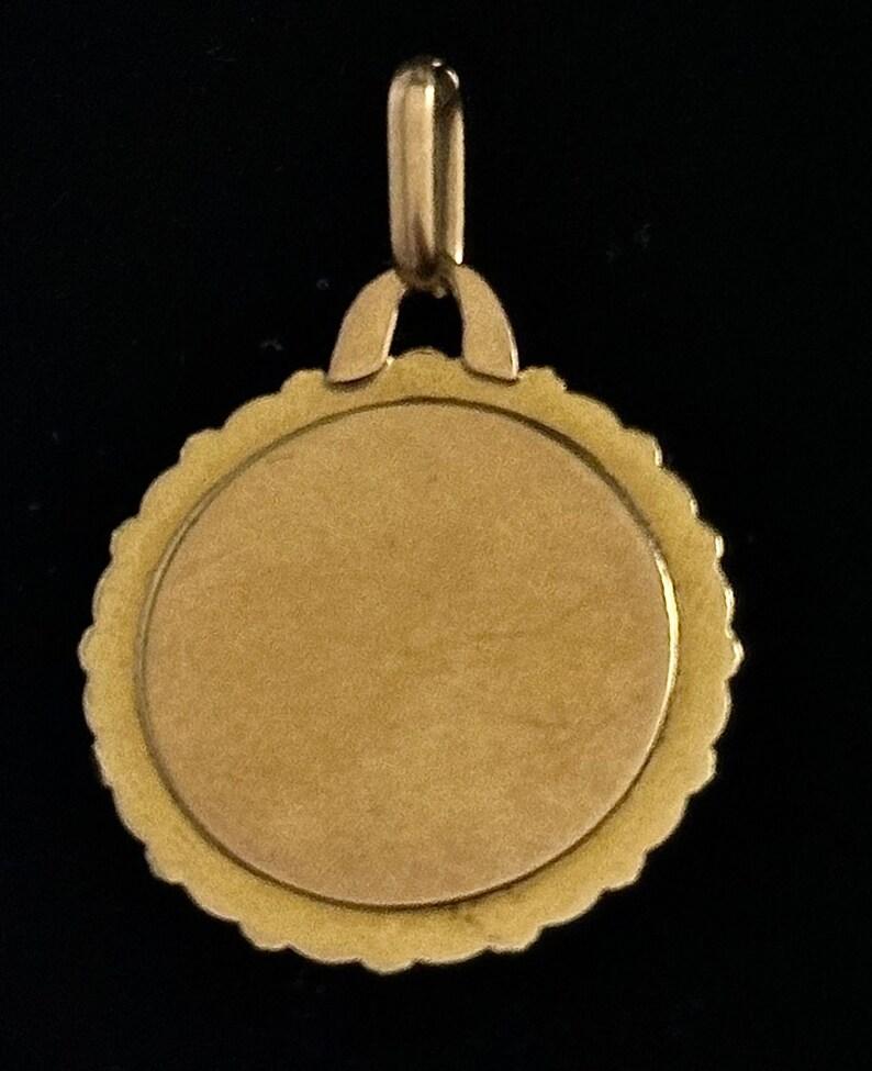 queen elizabeth gold pendant