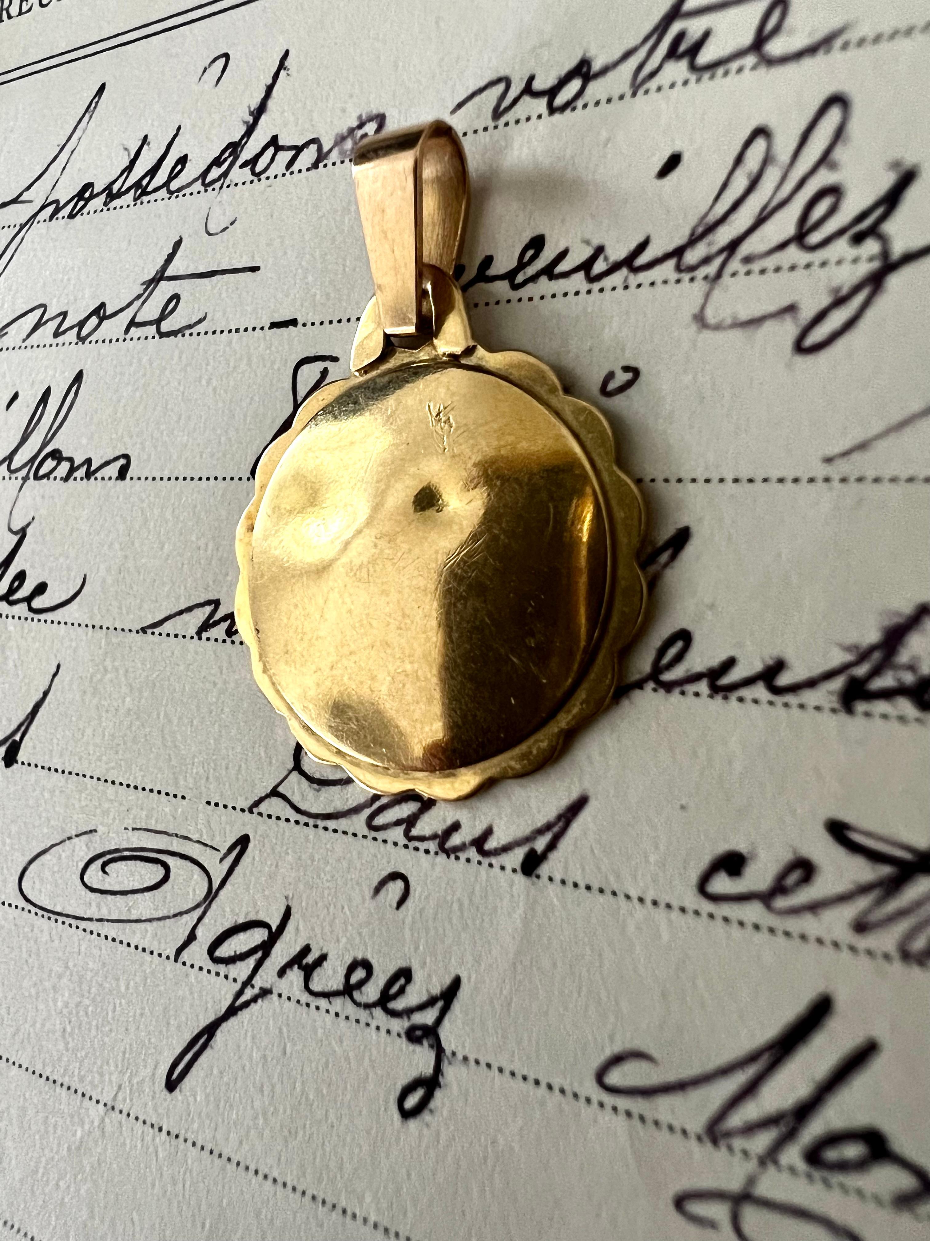 Contemporary Augis Qu Hier Qui Demain Love Medal Pendant Love Token 18 ct Gold For Sale
