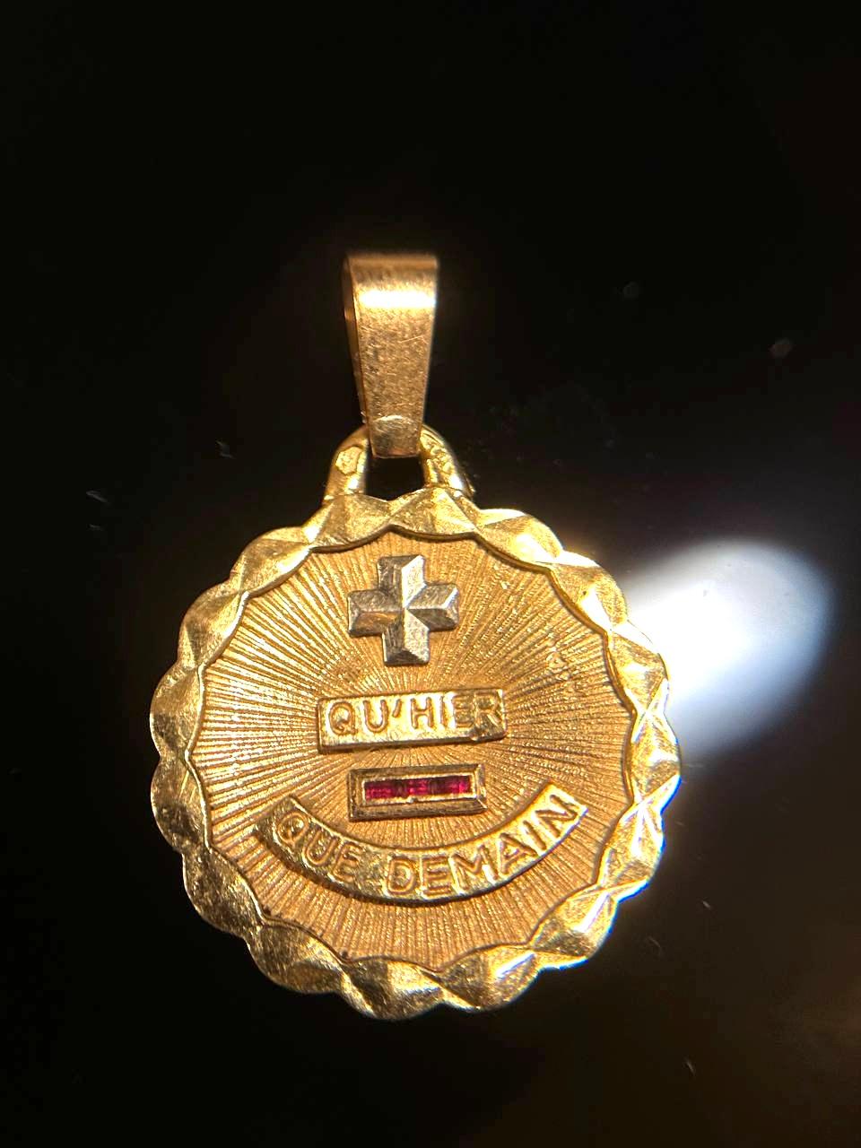 Baguette Cut Augis Qu Hier Qui Demain Love Medal Pendant Love Token 18 ct Gold For Sale