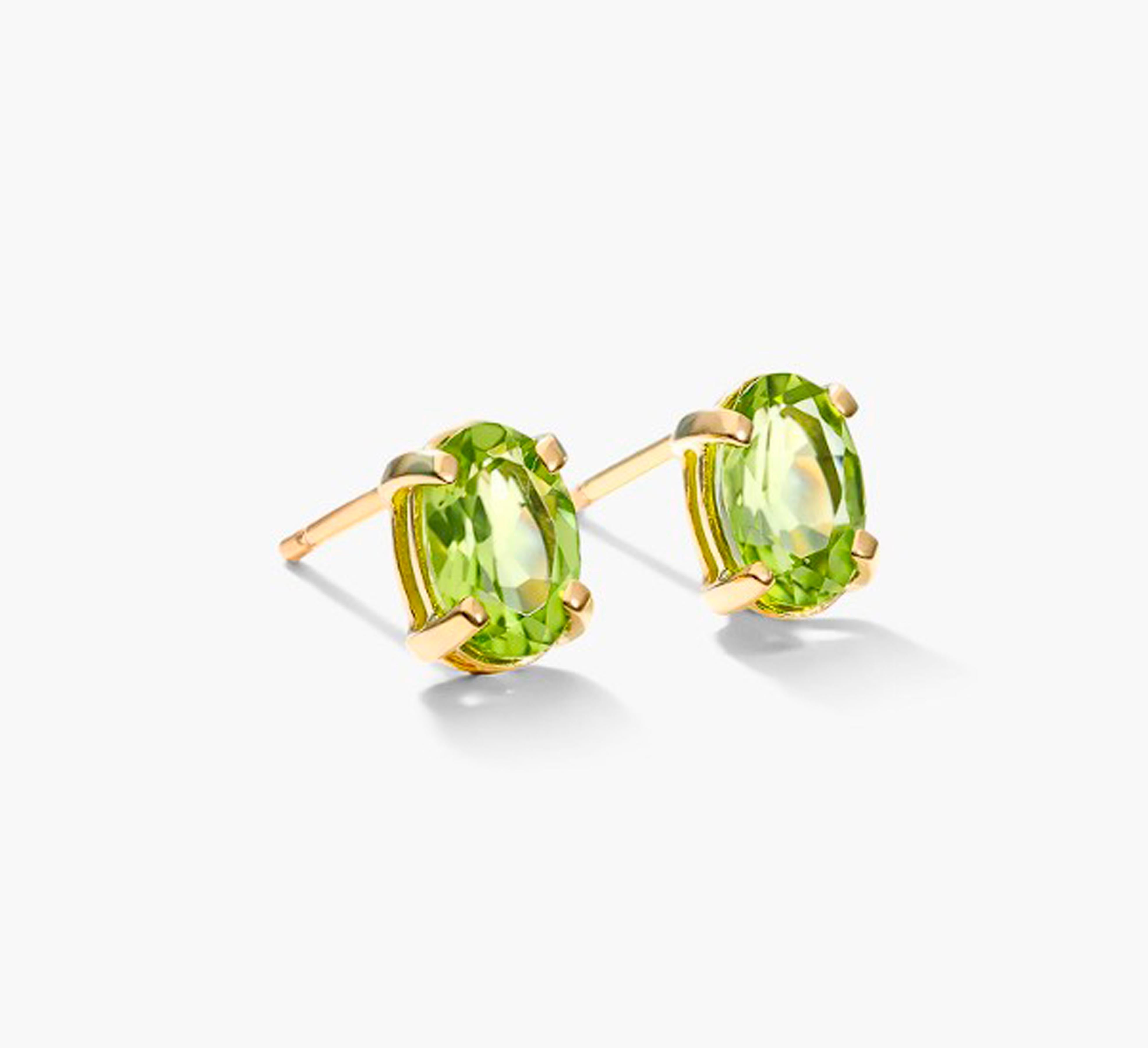 August birthstone peridot 14k gold earrings studs In New Condition For Sale In Istanbul, TR