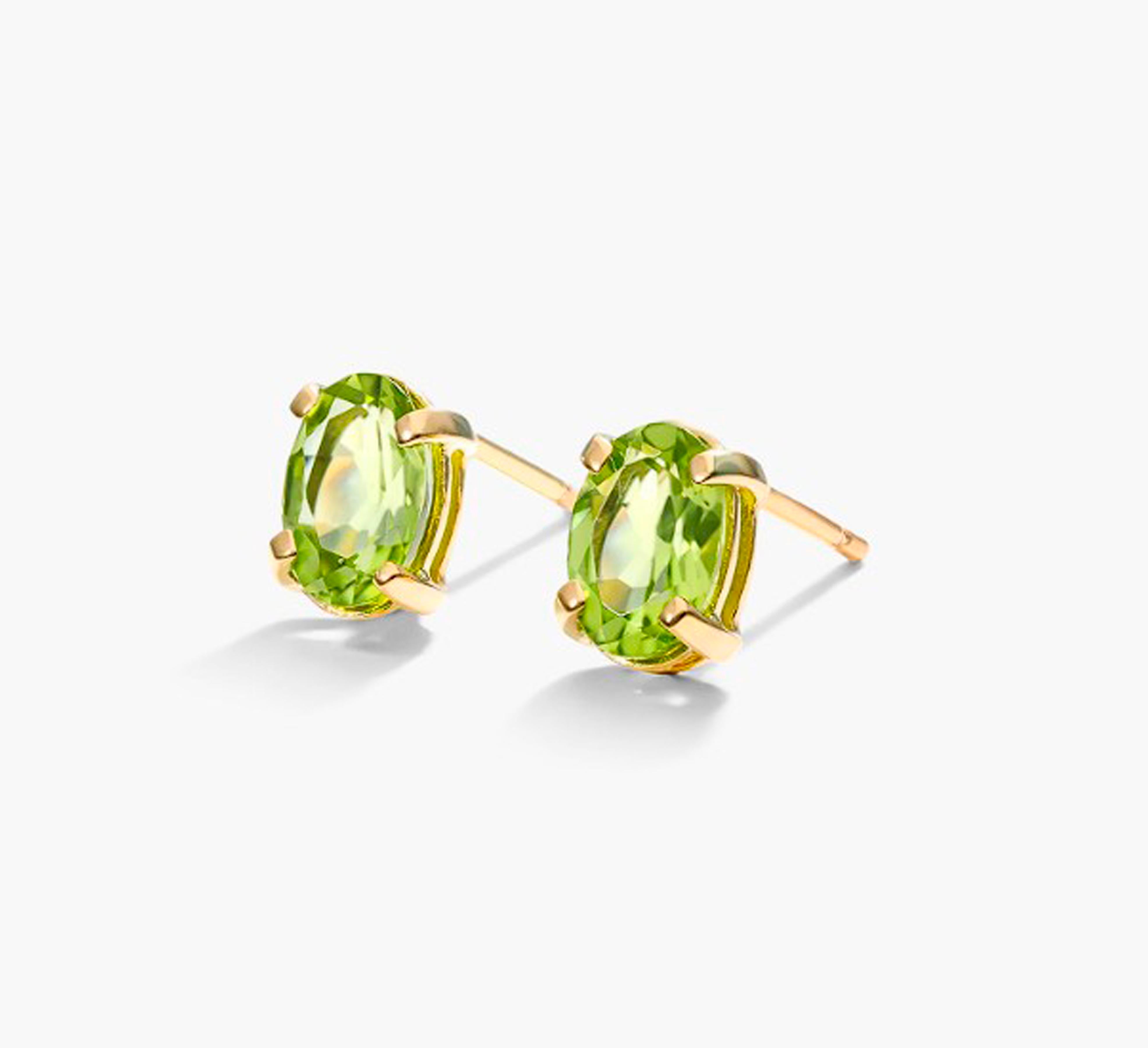 August birthstone peridot 14k gold earrings studs In New Condition For Sale In Istanbul, TR