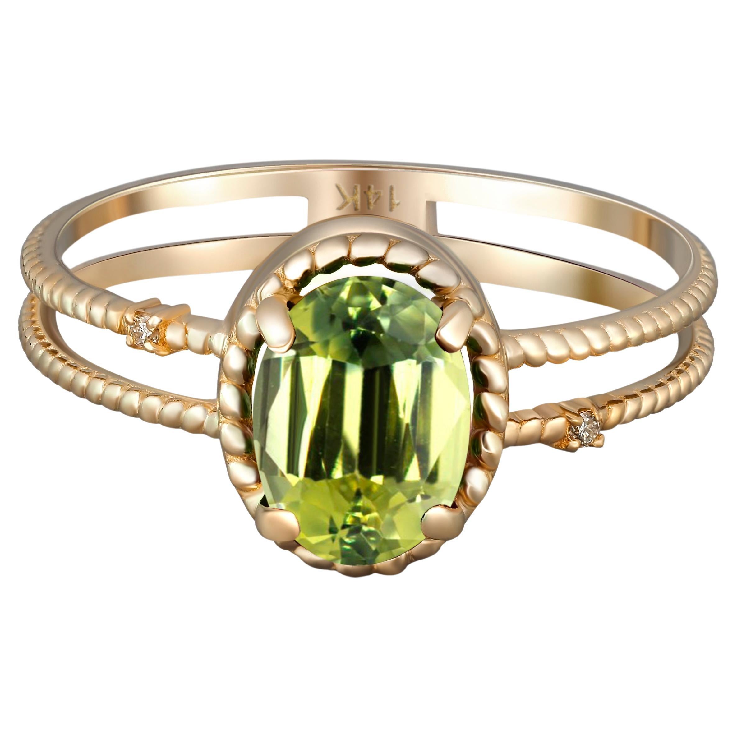 August birthstone peridot 14k gold ring. For Sale at 1stDibs