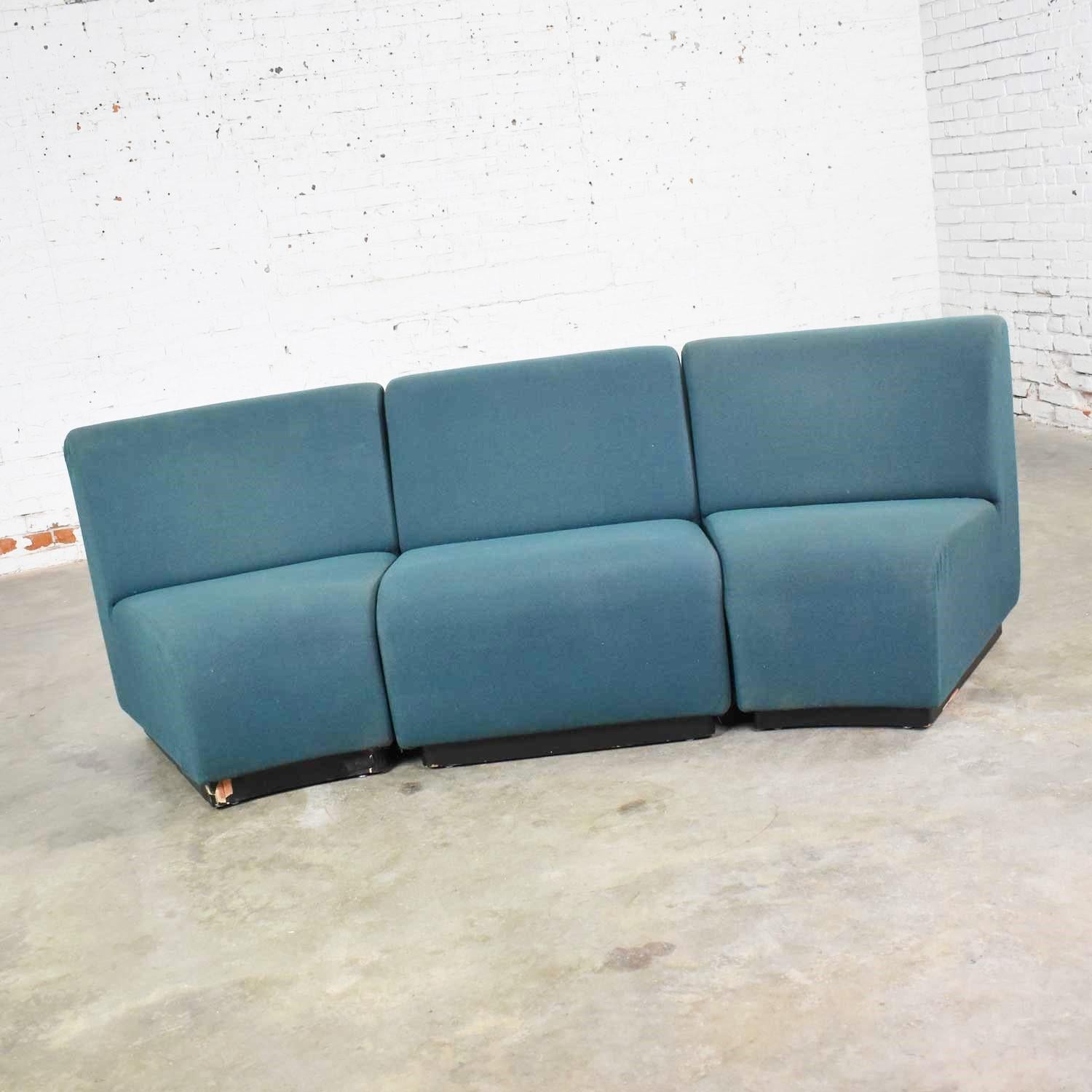 Moderne August Inc Modernity Modular Sectional Sofa Straight & Wedge Pieces Style Chadwick en vente