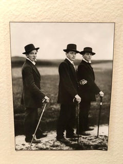 Jeunes fermiers sur le chemin d'une danse par August Sander