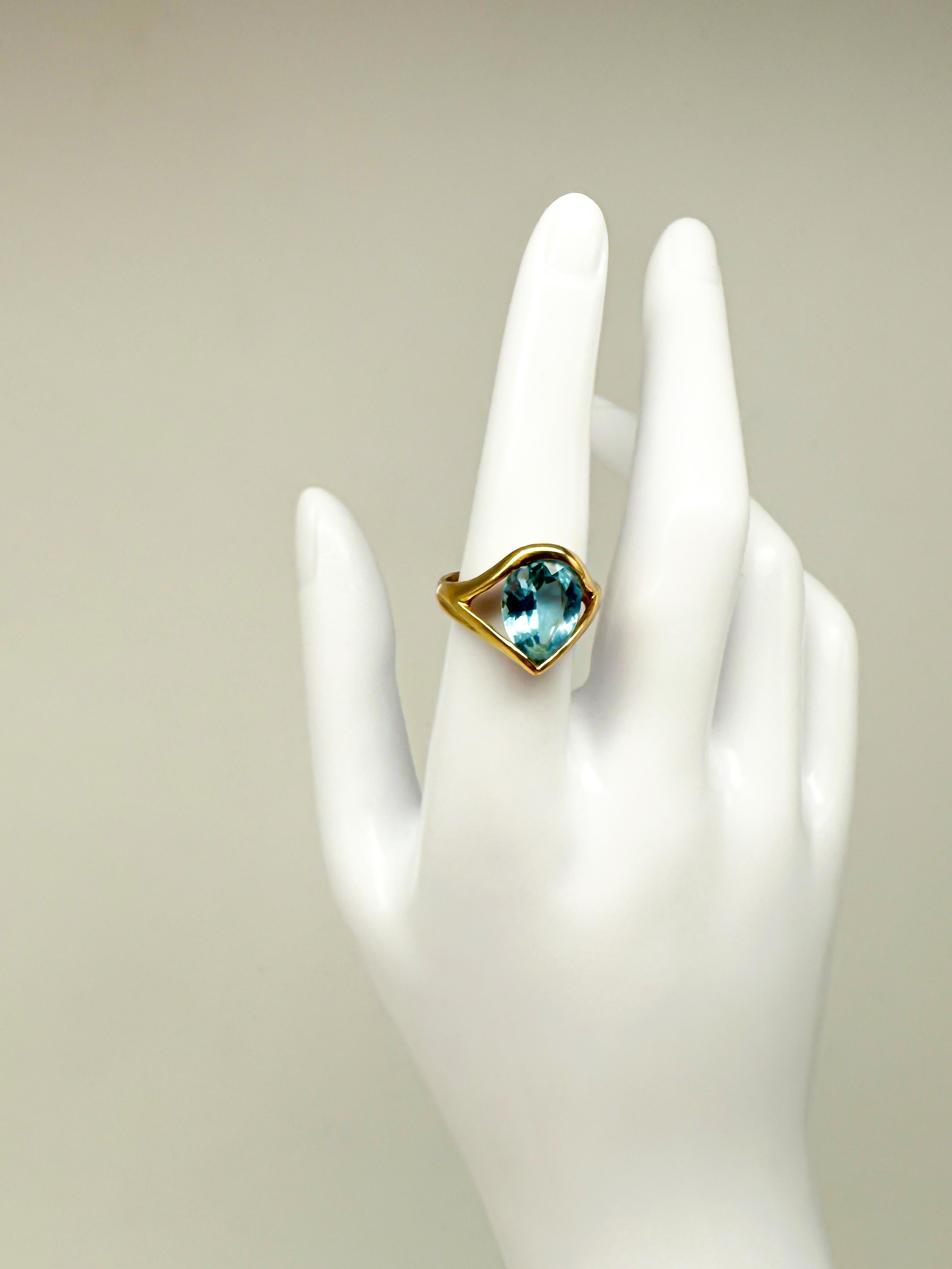 Anillo Augusta de oro amarillo de 18 quilates con aguamarina grande talla pera - 4 ct

Una verdadera atracción: Este elegante anillo femenino de Augusta, elaborado en oro amarillo de 18 quilates, exhibe una impresionante aguamarina en talla