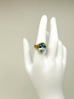 Augusta 18K Yellow Gold Ring with an Aquamarine