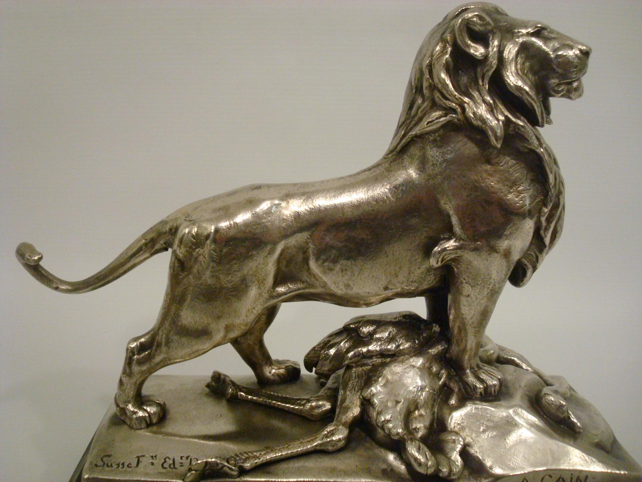 Auguste Cain versilberte Bronze-Skulptur Löwe und Strauß, 19. Jahrhundert. (Empire) im Angebot