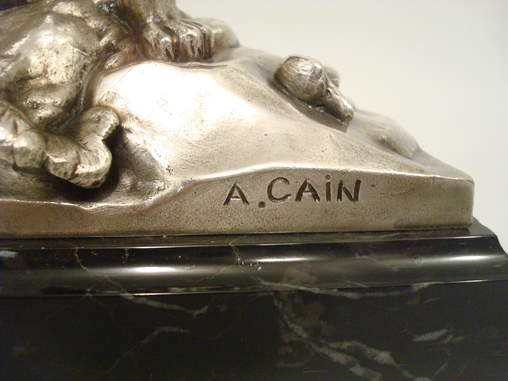 Français Auguste Cain - Sculpture de lion et d'autruche en bronze argenté du 19ème siècle. en vente