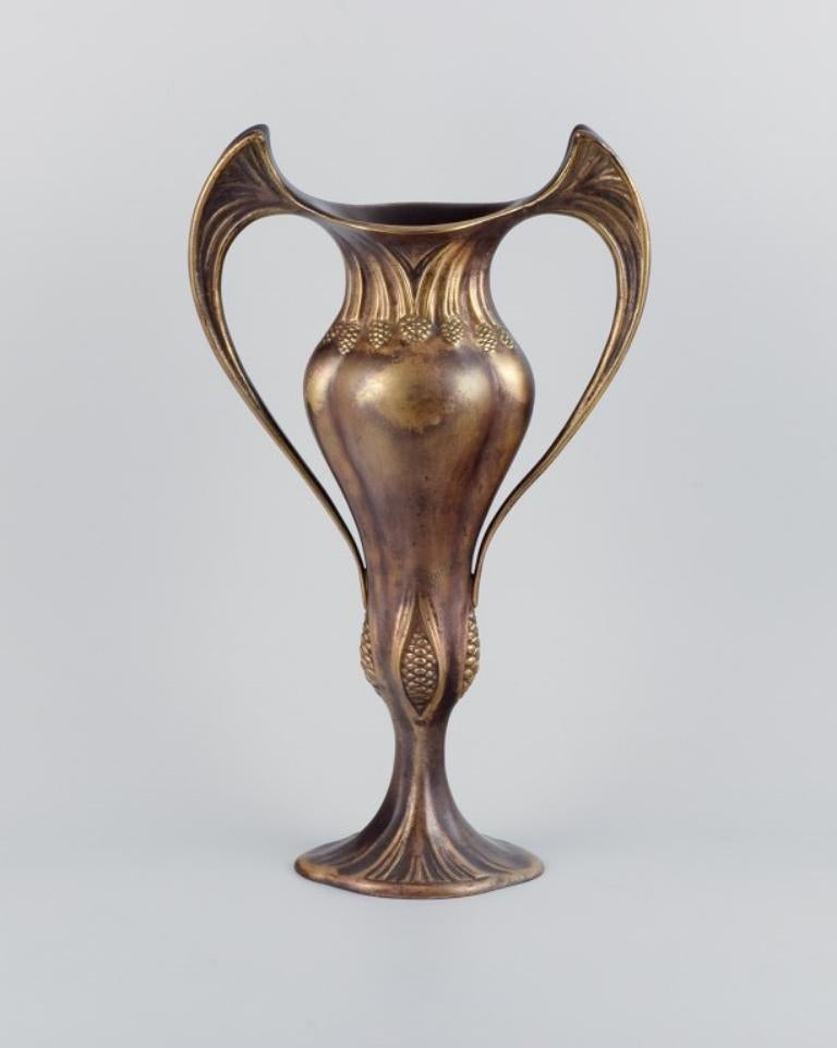 Auguste Delaherche (1857-1940). A pair of large Art Nouveau bronze vases decorated with pine cones. Baluster-shaped.
In perfect condition with beautiful patina.
Early 20th c.
Stamped: Siot, Paris (foundry).
Dimensions: H 49.5 cm x L 28.5 cm