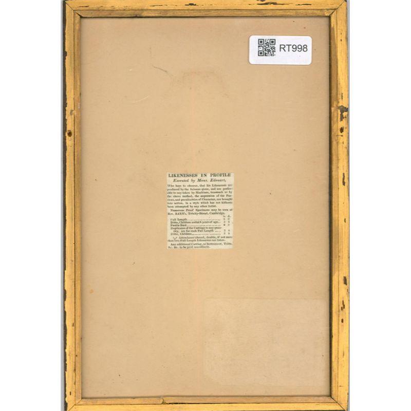 Una bella silhouette tardo georgiana ritagliata su carta, che mostra un uomo ben vestito in cappotto e cappello con il suo bastone da passeggio in mano. L'artista ha firmato e datato l'angolo in basso a sinistra. L'opera è stata presentata in una