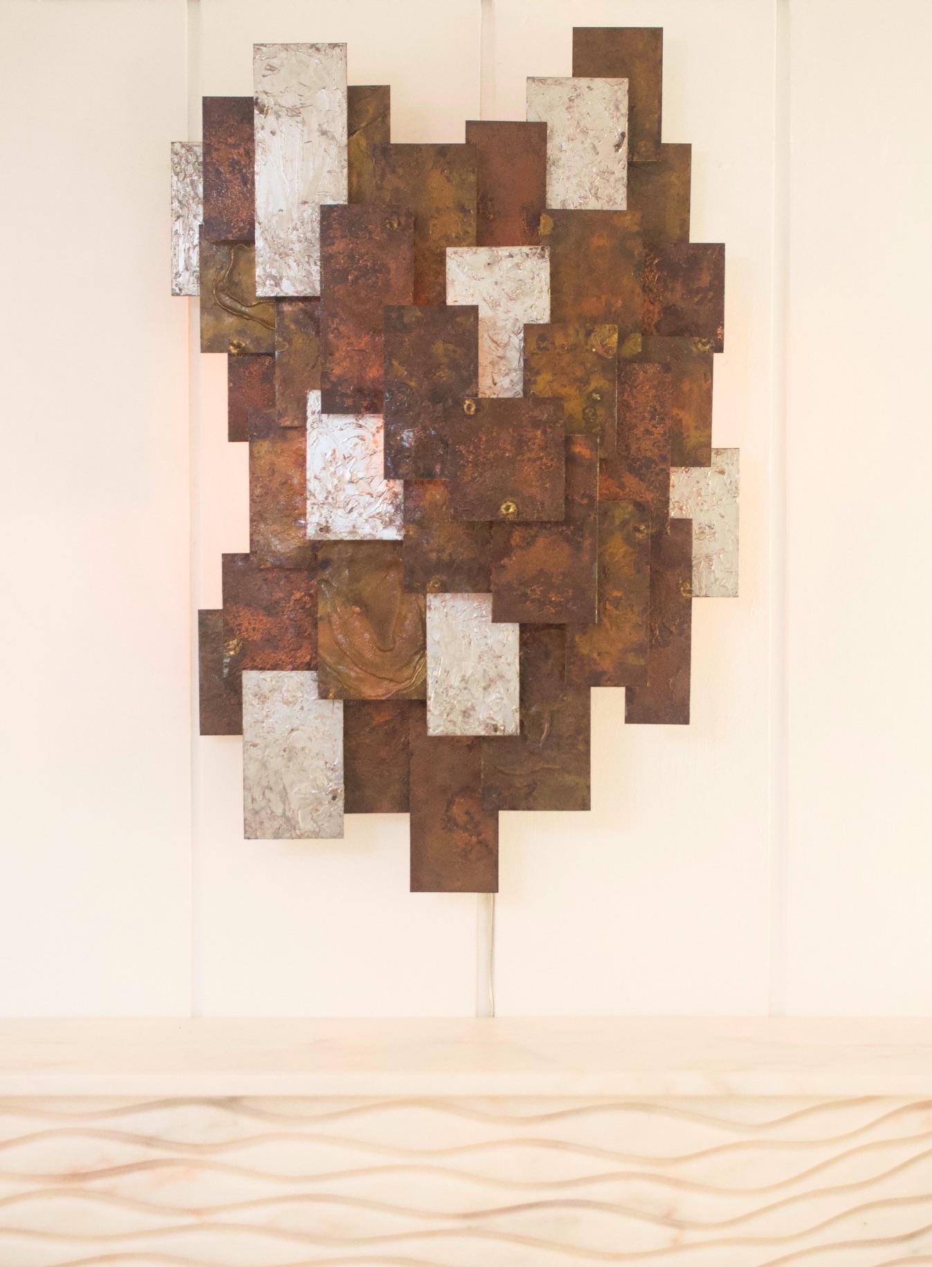August Fix 
Brutalist wall lamp made of superimposed steel plates 
Signed by the artist. 
France, circa 1960 
H.  85 cm, W. 55 cm, D. 26 cm