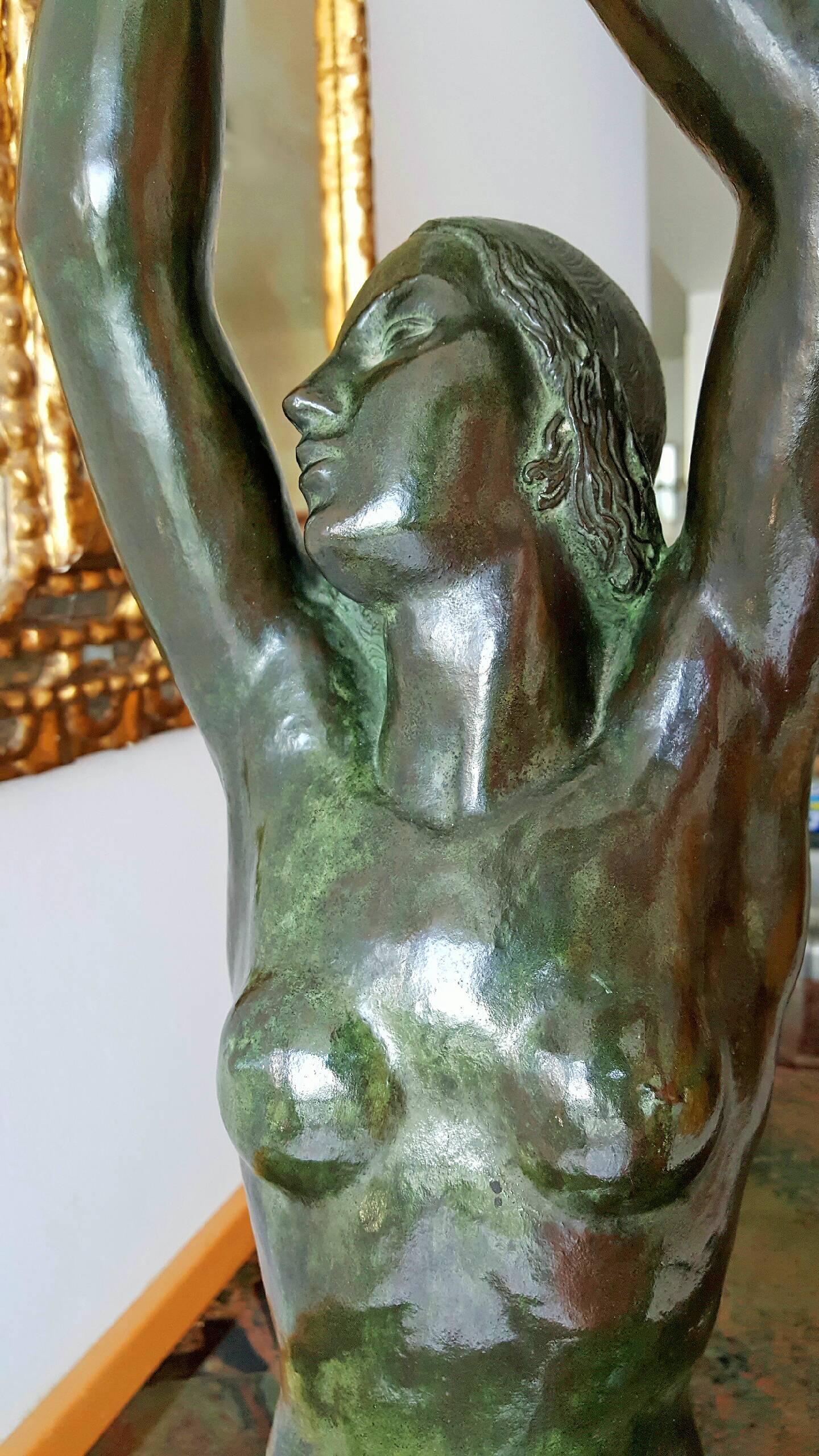 Skulptur im Art déco-Stil  - Art Deco Bronze, Nackte Venus Tauben Trauben im Angebot 4