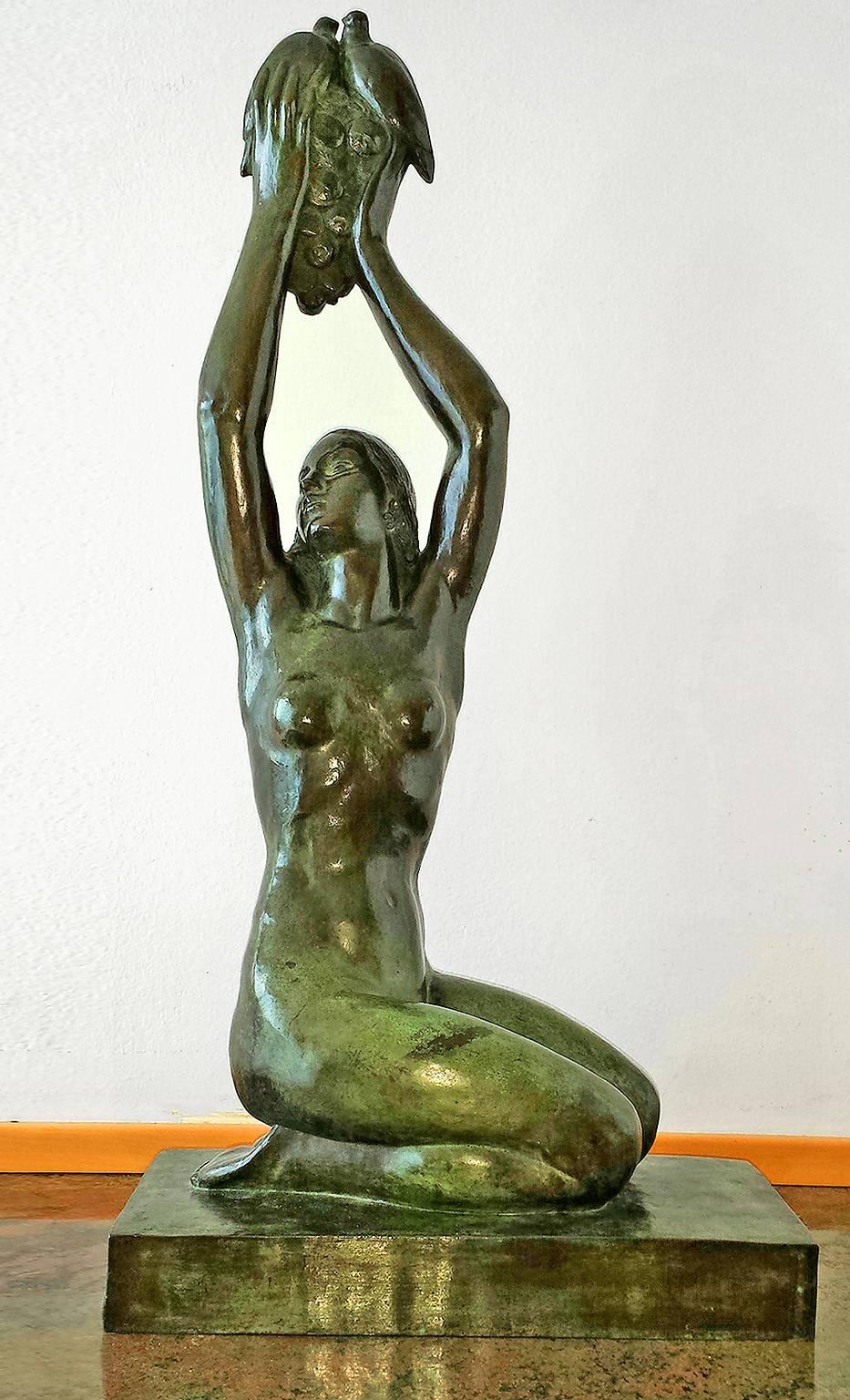 Art Deco Sculpture  - Art Deco Bronze, Nude Venus doves grapes