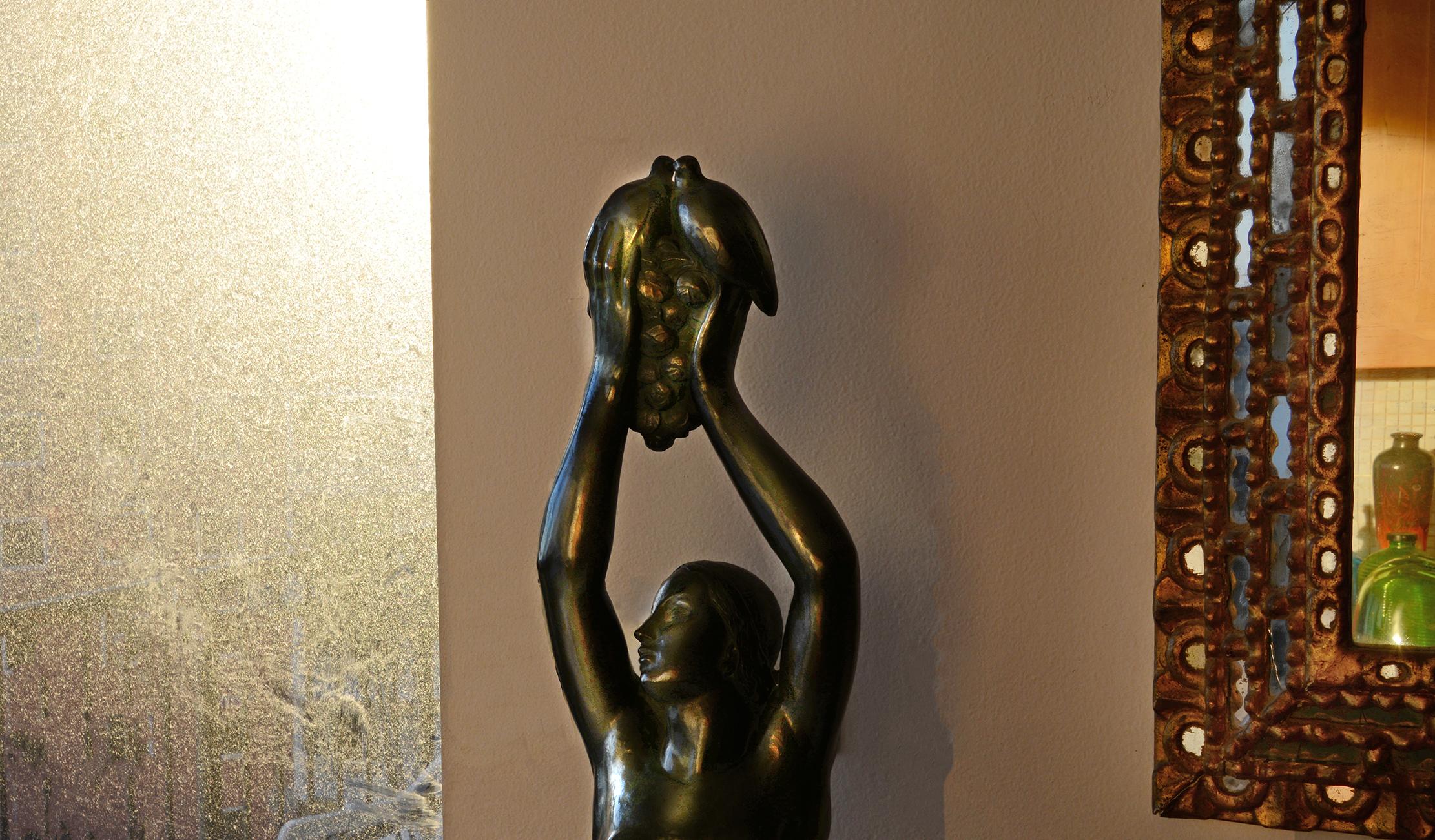 Sculpture Art Déco  - Bronze Art déco, colombes de Vénus nues et raisins en vente 7