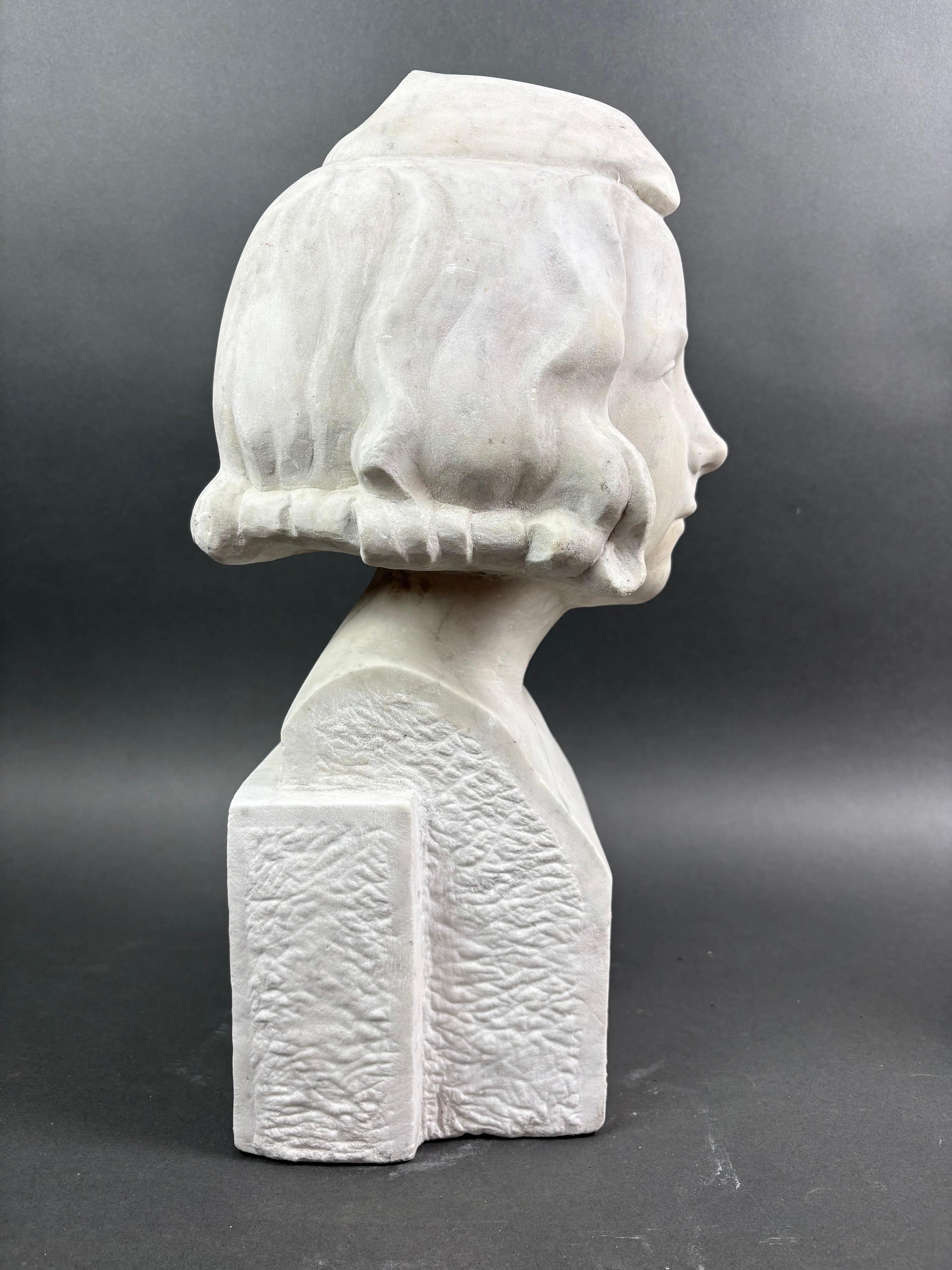 Büste eines Mädchens in weißem Marmor Signiert Französisch Art Deco Schule im Angebot 8