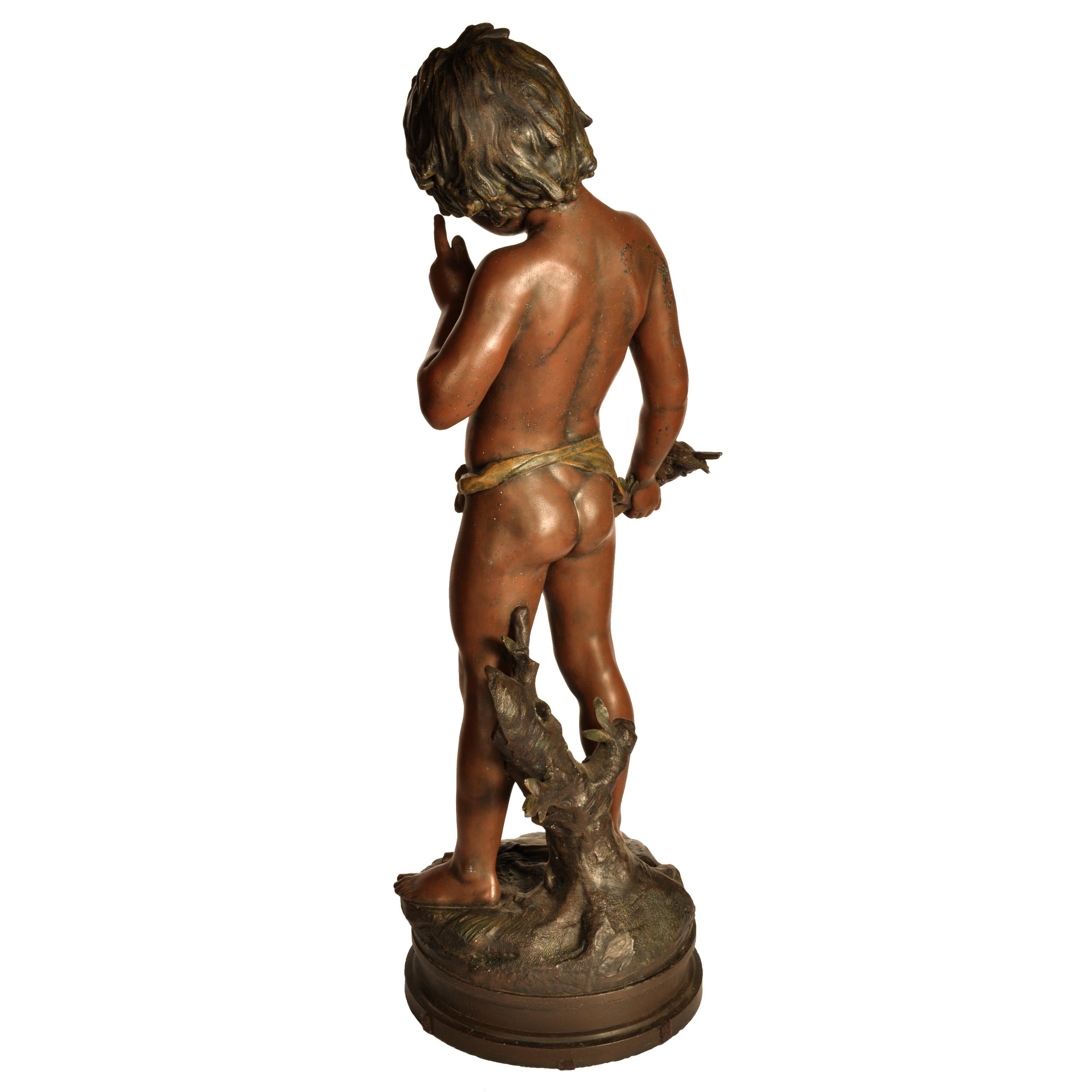 Gran figura antigua francesa de bronce y escayola, obra del célebre escultor francés Auguste Moreau (1834-1917), hacia 1900. 
La figura se conoce como 
