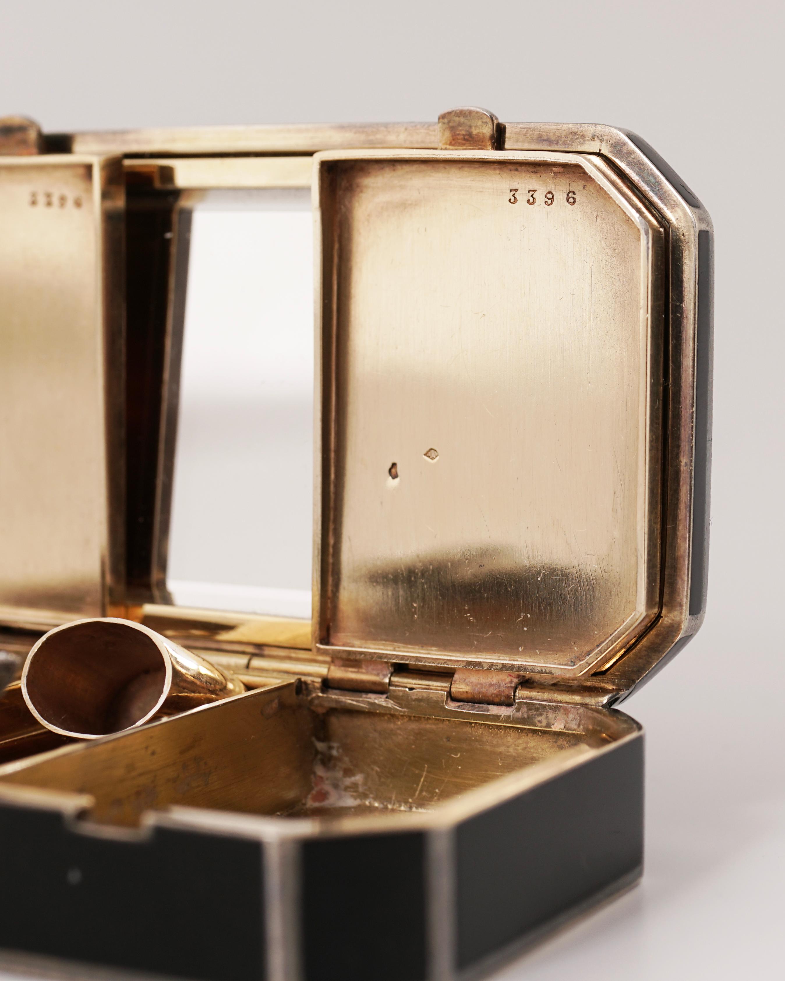  Auguste Peyroula:: Compact français en or:: argent:: émail et bijoux:: vers 1925 Unisexe 