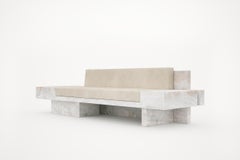 Auguste Piece 03 Canapé en édition limitée en onyx blanc par Tristan Montabord-Marc