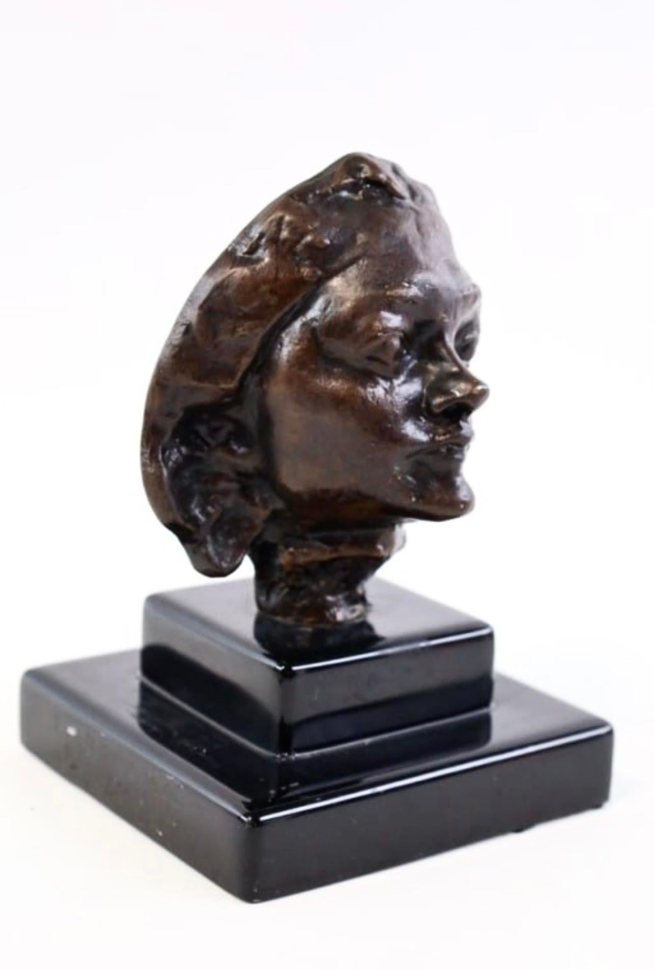 Kleine Bronzeskulptur eines gegossenen Kopfes aus Bronze nach Rodin „Petitite tete au nez retrousse“ im Angebot 2