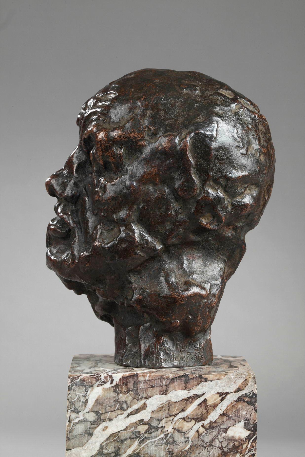 Kleiner Kopf des Mannes mit gebrochener Nase (Gold), Figurative Sculpture, von Auguste Rodin