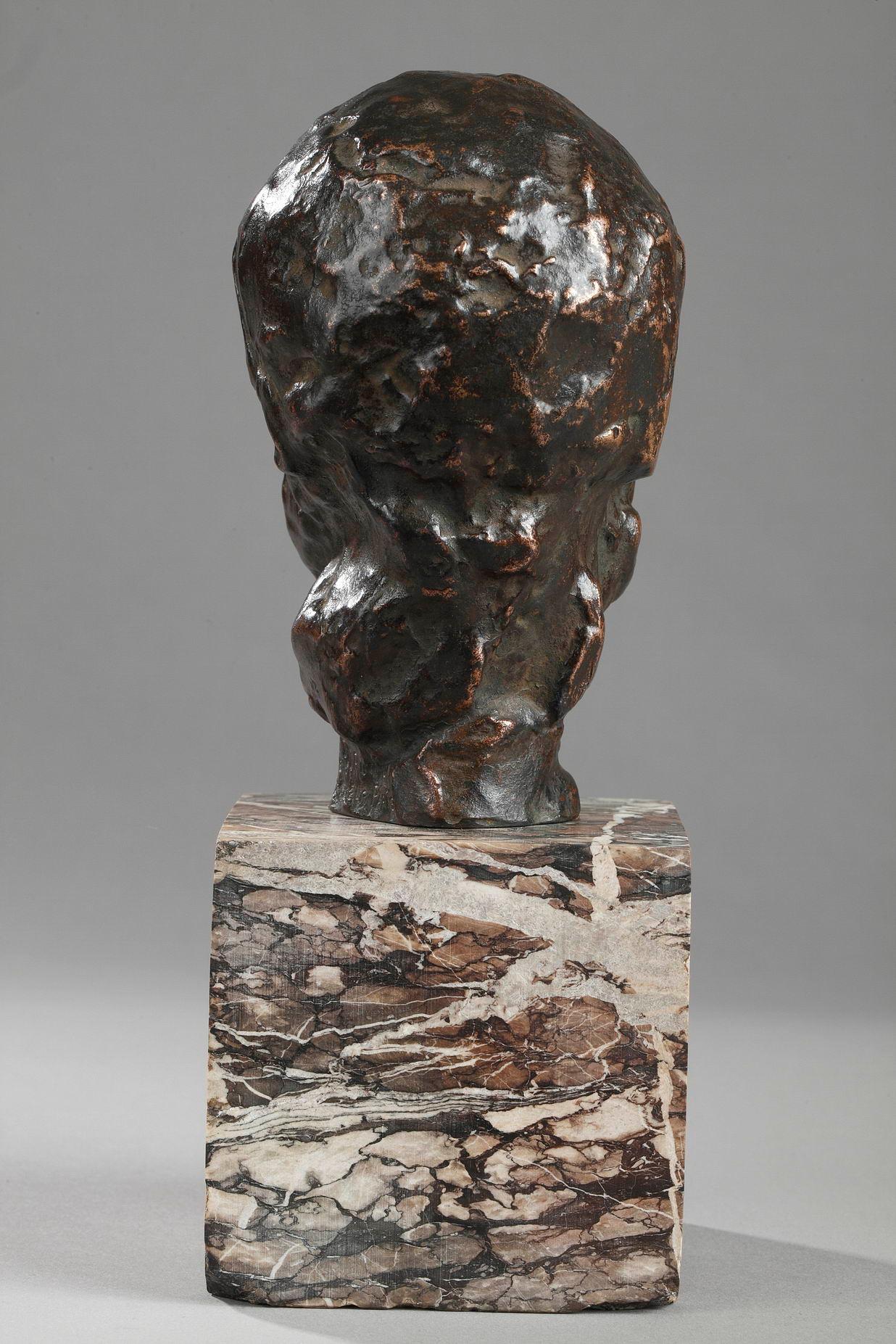 Petite tête de l'Homme au nez cassé
Kleiner Kopf des Mannes mit gebrochener Nase
von Auguste RODIN (1840-1917)
Skizze für die Pforten der Hölle
Variante mit symmetrischem Hals

Bronze mit schwarz-dunkelbrauner Patina
Signiert 