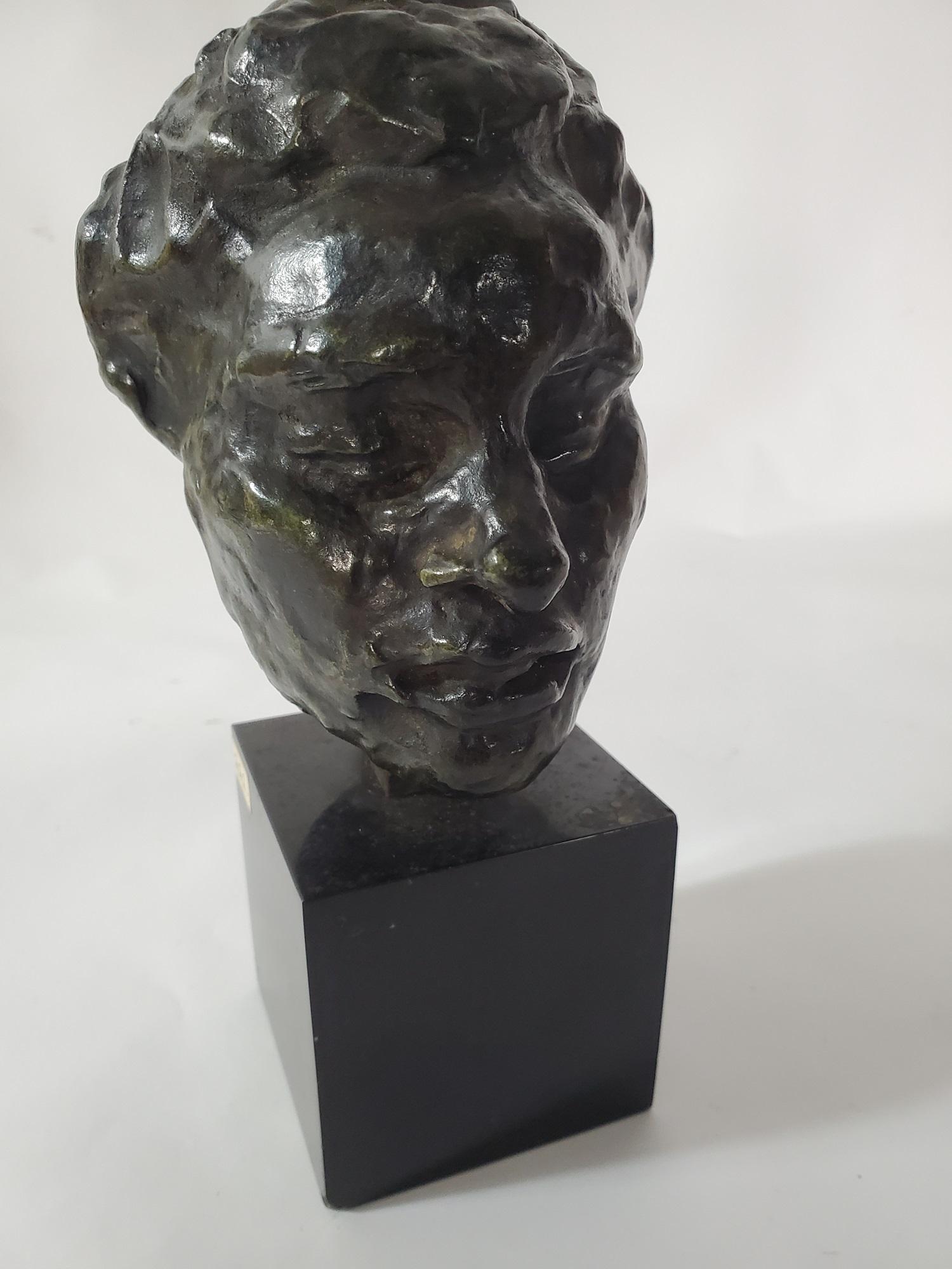 Auguste Rodin Figurative Sculpture – Tête tragique