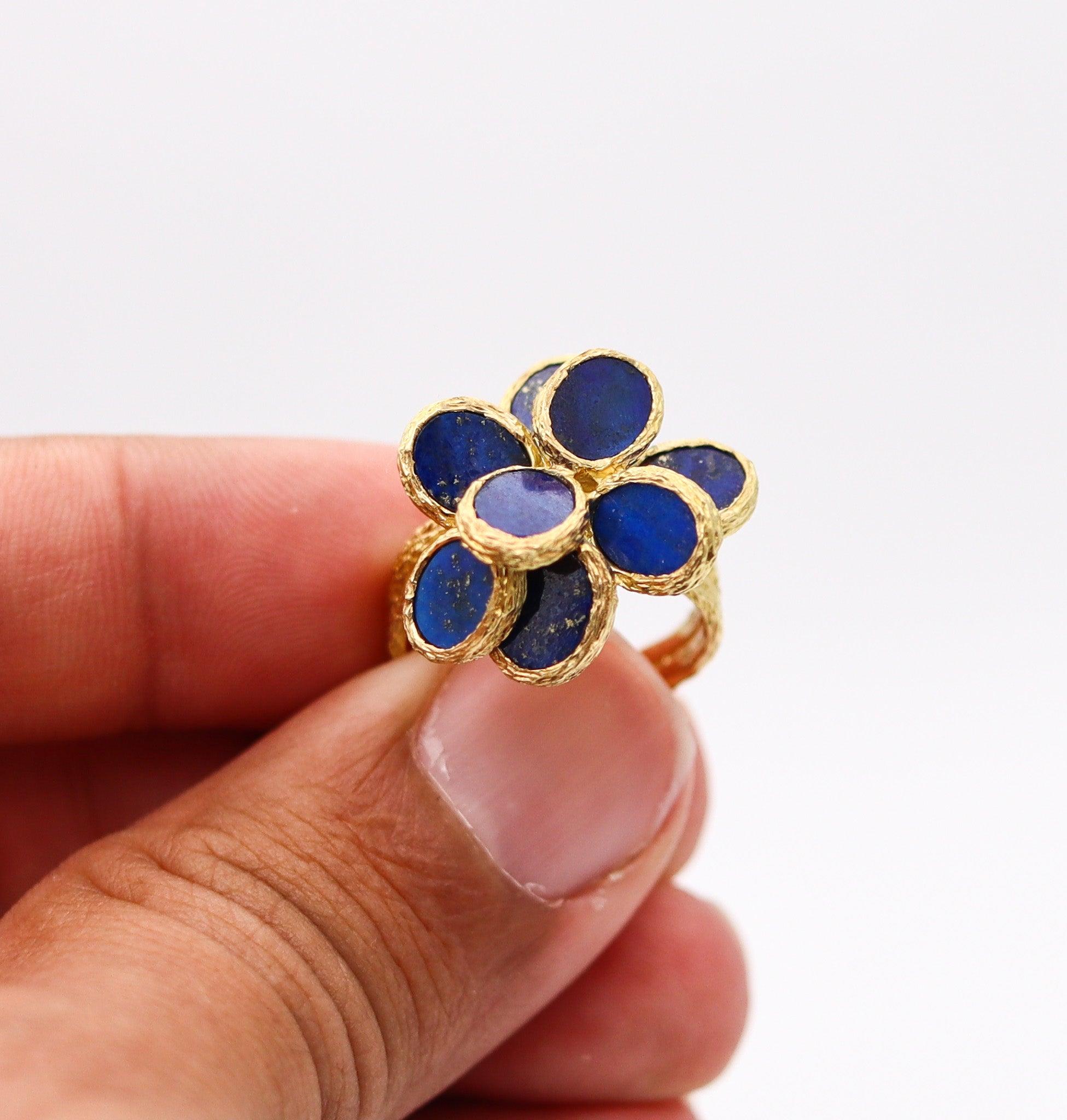 AUGUSTIN JULIA PLANA 1960 Swiss Geometric Cocktail Ring In 18Kt Gold With Lapis For Sale 2