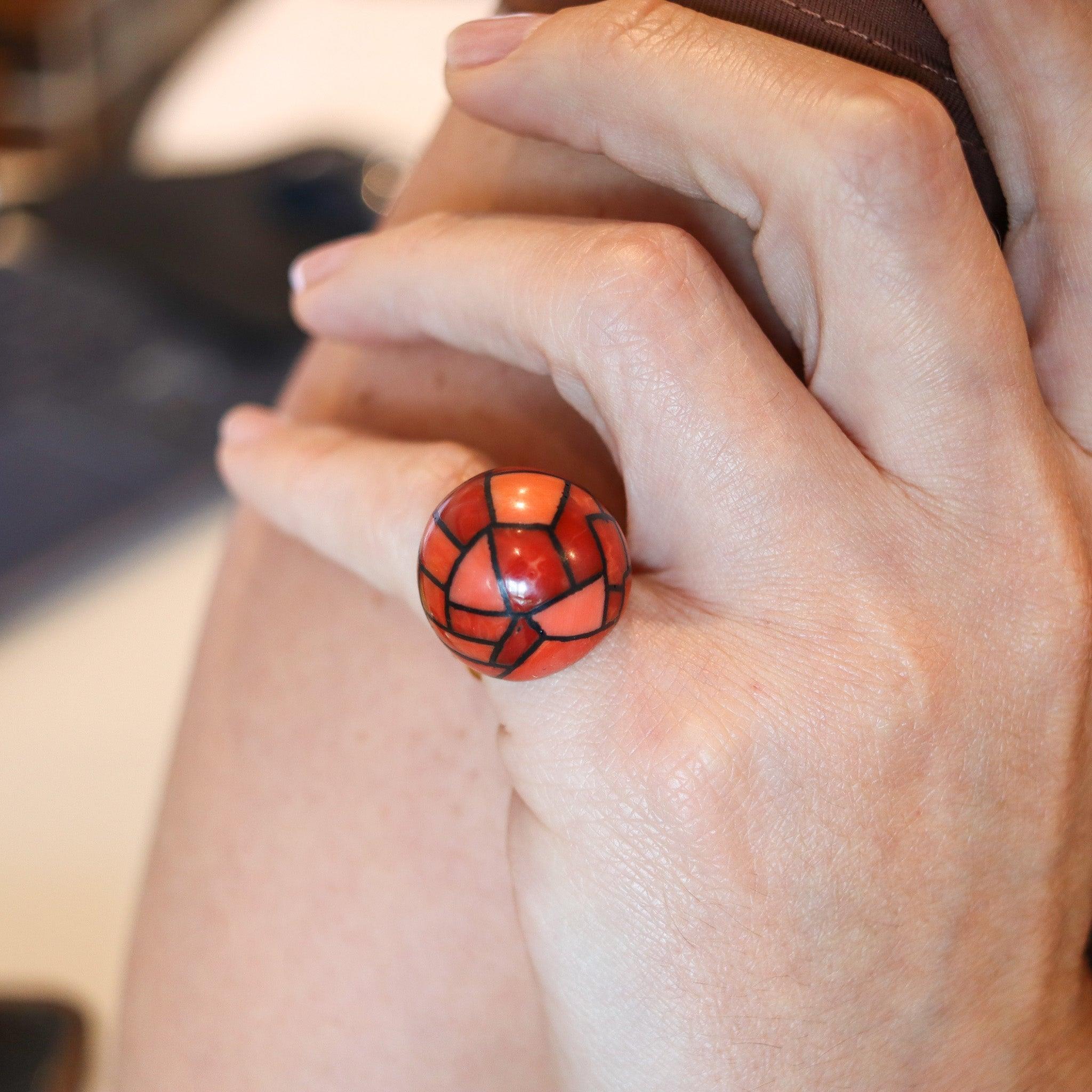 Modernist AUGUSTIN JULIA PLANA 1970 Cocktail Ring In 18Kt Gold With Geometric Corals