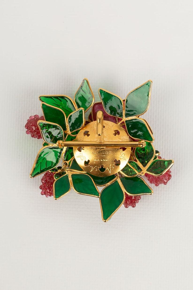Augustine Brooch / Pendant in Gold Metal and Glass Paste. In Excellent Condition For Sale In SAINT-OUEN-SUR-SEINE, FR