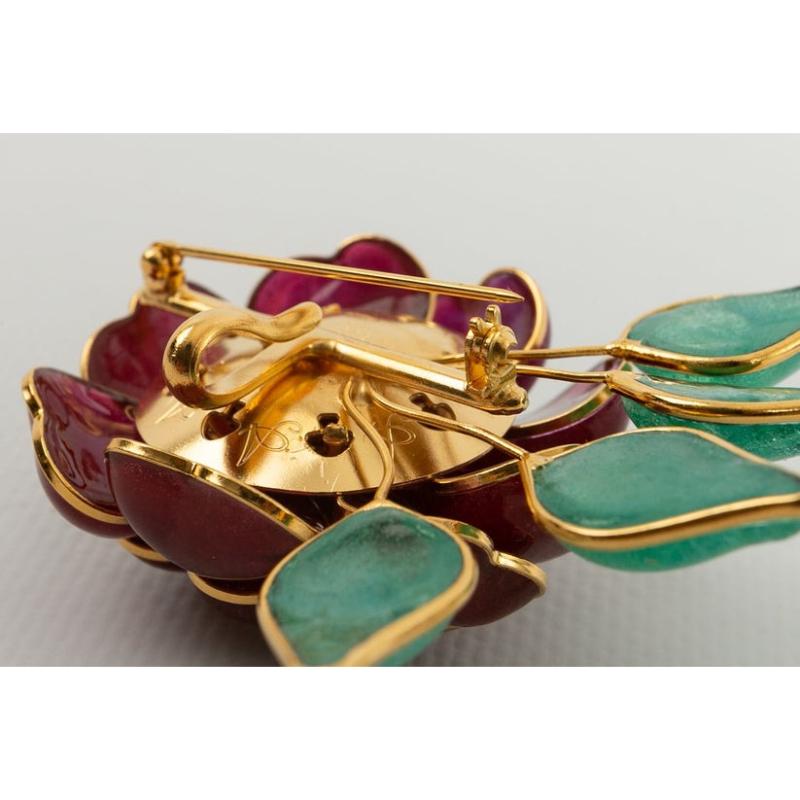 Augustine Camellia Brooch in Gilded Metal, Garnet and Green Glass Paste For Sale 2