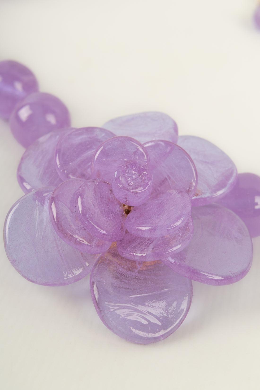 Augustine Camellia Necklace in Purple Glass Paste In Excellent Condition For Sale In SAINT-OUEN-SUR-SEINE, FR