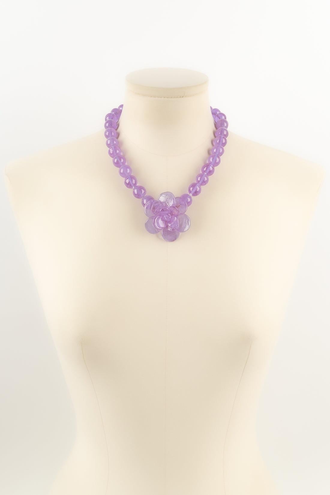 Collana Augustine Camellia in pasta di vetro viola in vendita 3