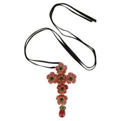 Collar Cruz Agustina en Metal Dorado
