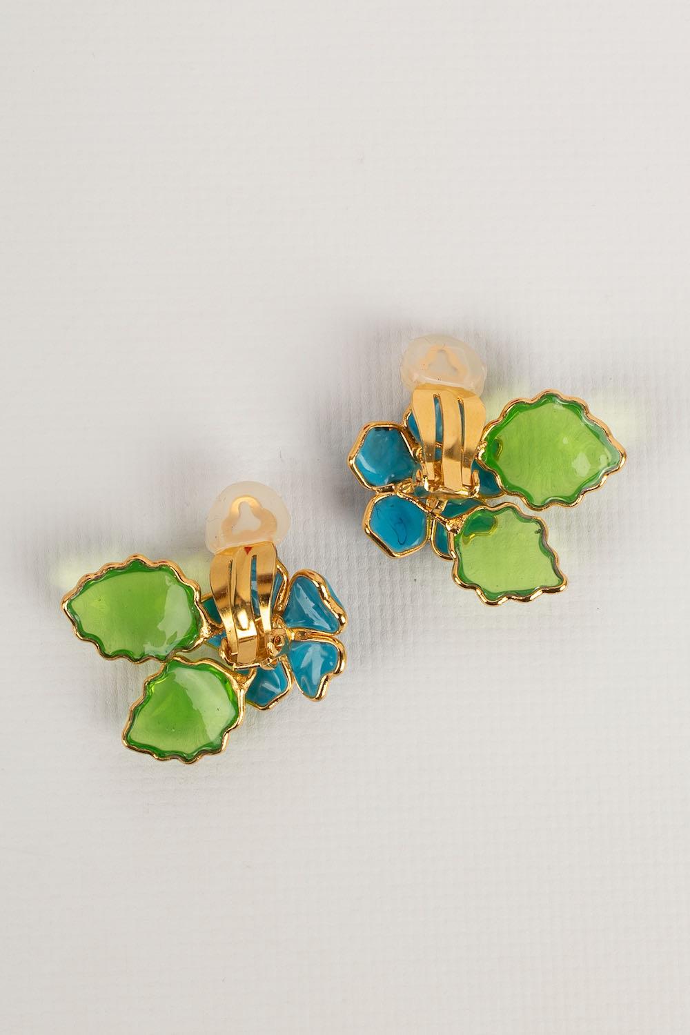 AUGUSTINE -(Made in France) Blue glass paste and golden metal clip-on earrings

Condition:
Very good condition

Dimensions:
4 cm x 3.5 cm

SKU:BO361

Augustine
The fashion house Augustine, founded by Thierry Gripoix, is famous for its modern and