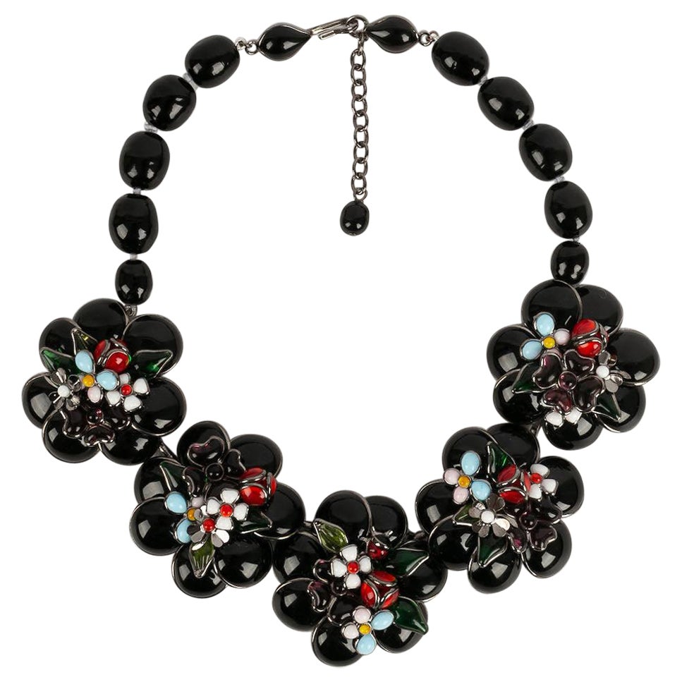 Collana floreale Augustine in metallo placcato argento in vendita