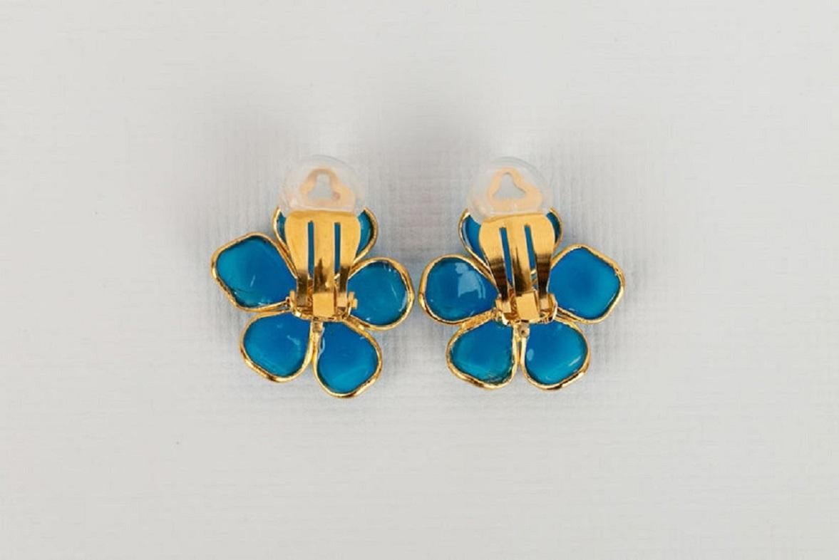 Augustine Flower Blue Golden Metal and Glass Paste Earrings In Excellent Condition For Sale In SAINT-OUEN-SUR-SEINE, FR
