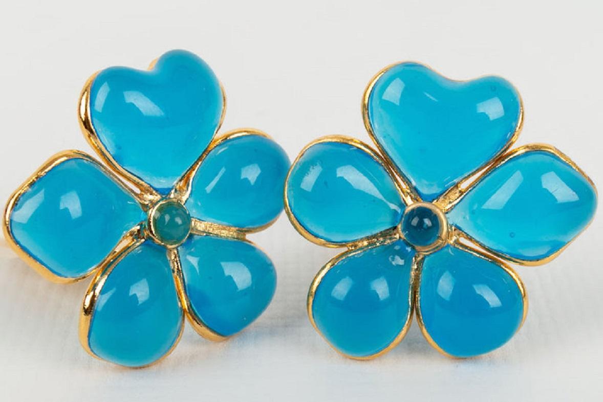 Women's Augustine Flower Blue Golden Metal and Glass Paste Earrings For Sale